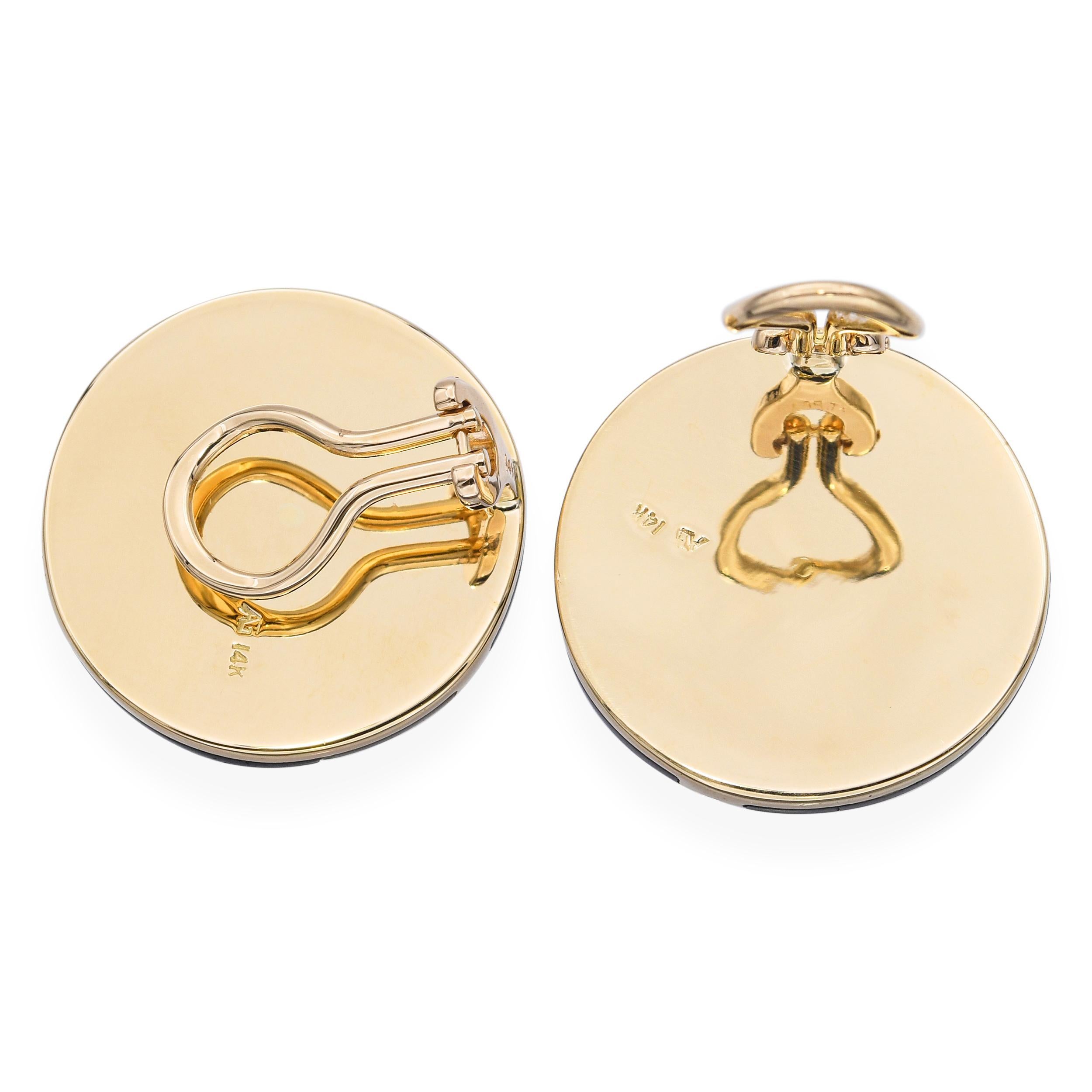 Asch Grossbardt Boucles d'oreilles à clip en or jaune 14k nacre et incrustation d'onyx Unisexe en vente