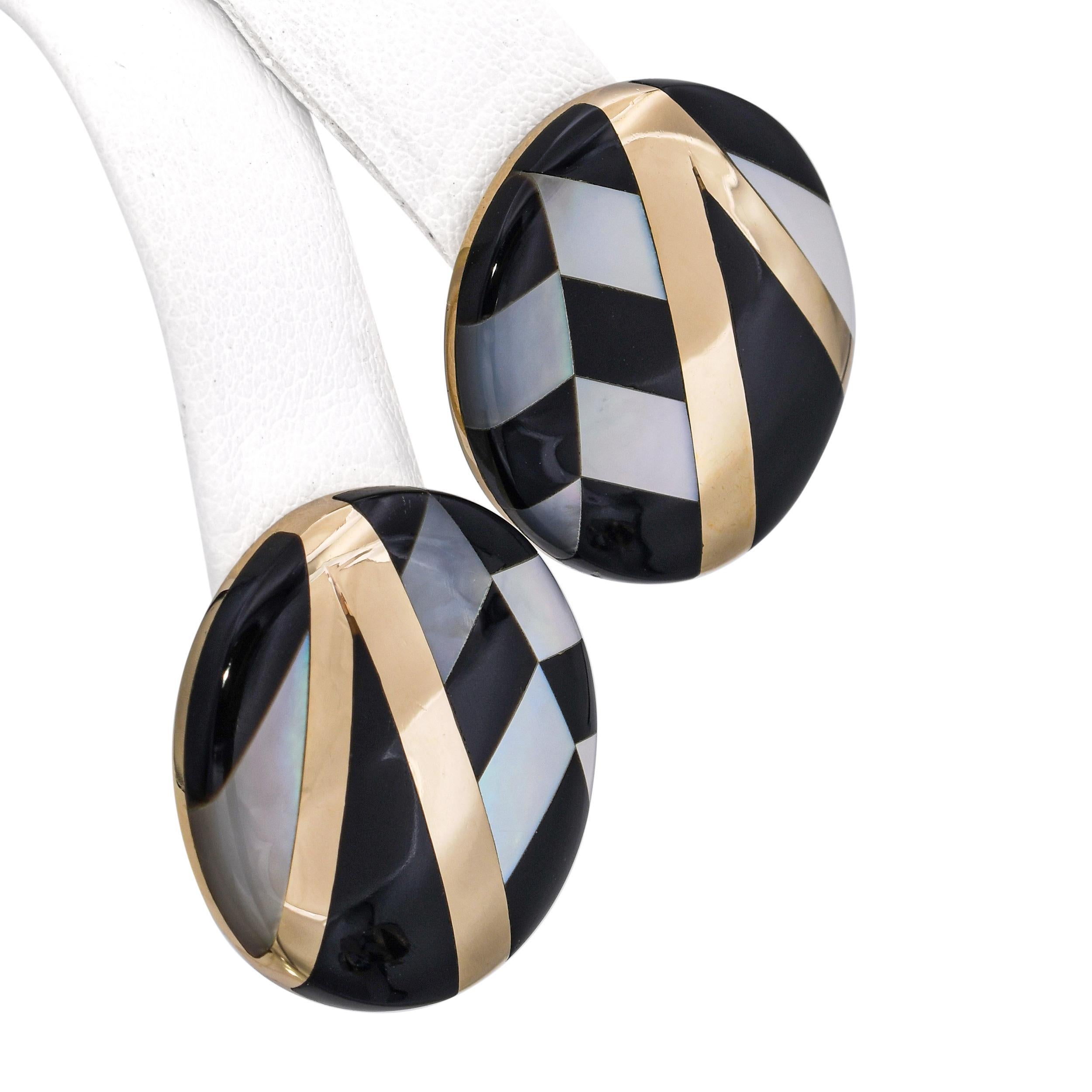 Asch Grossbardt Boucles d'oreilles à clip en or jaune 14k nacre et incrustation d'onyx en vente 1