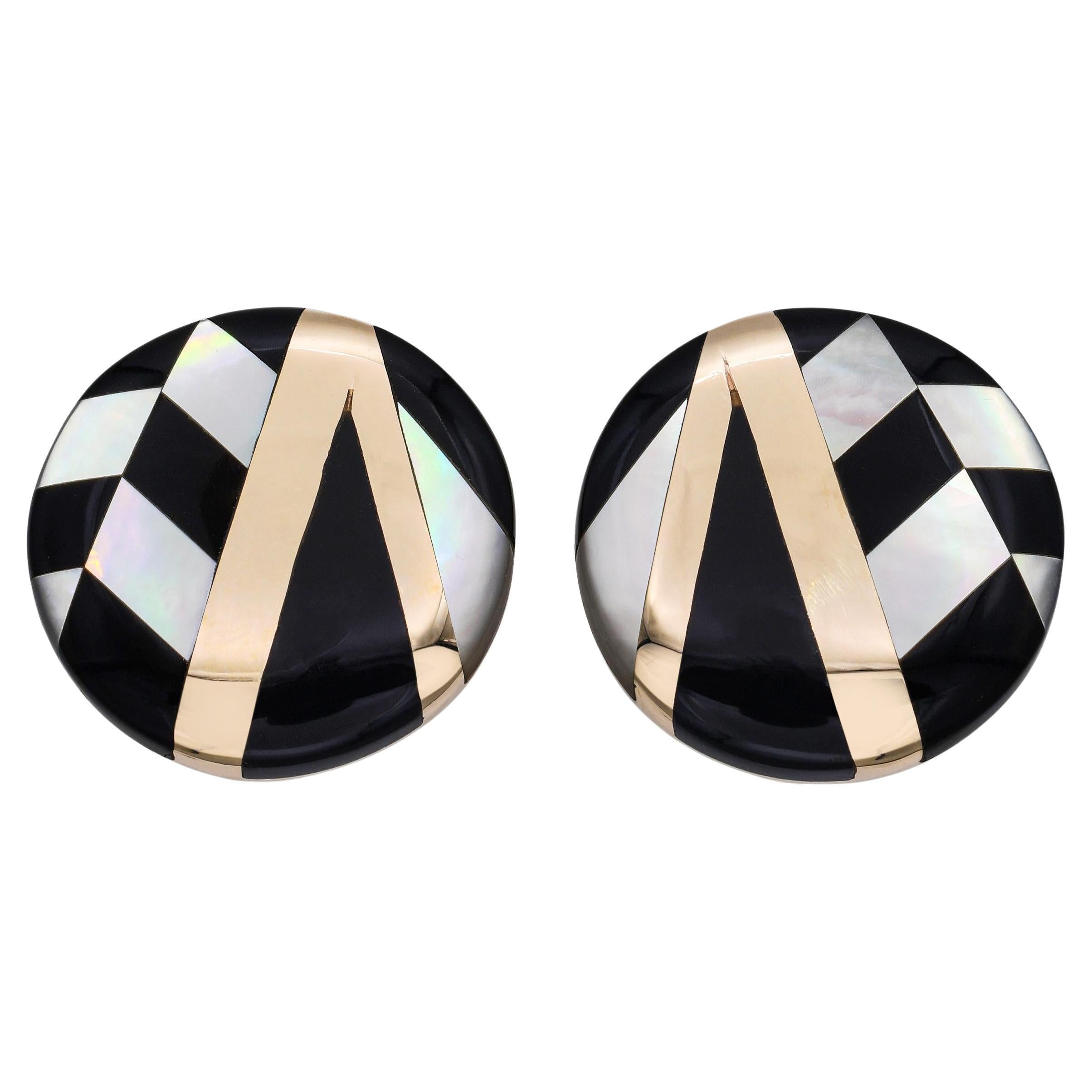 Asch Grossbardt Boucles d'oreilles à clip en or jaune 14k nacre et incrustation d'onyx en vente