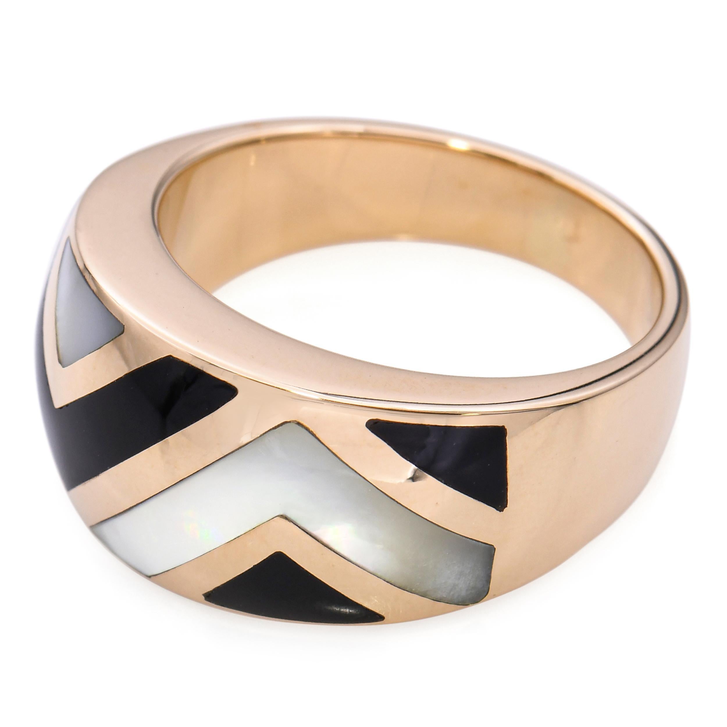 Asch Grossbardt Bague en or jaune 14k incrustée d'onyx et de nacre Bon état - En vente à New York, NY