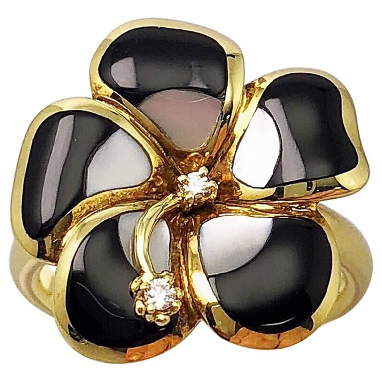 Bague fleur Asch Grossbardt en or jaune 18 carats, onyx et nacre en vente