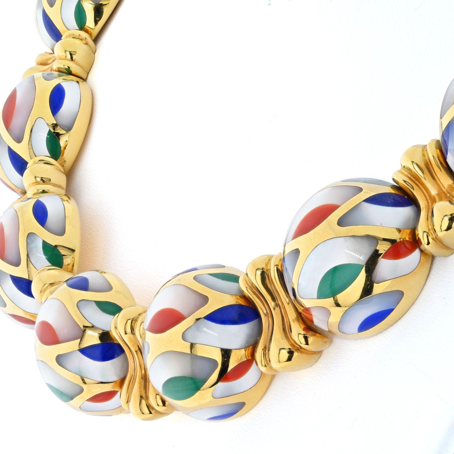 Mehrfarbige Emaille-Halskette von Asch Grossbardt aus 18 Karat Gelbgold mit Perlmutt im Zustand „Hervorragend“ in New York, NY