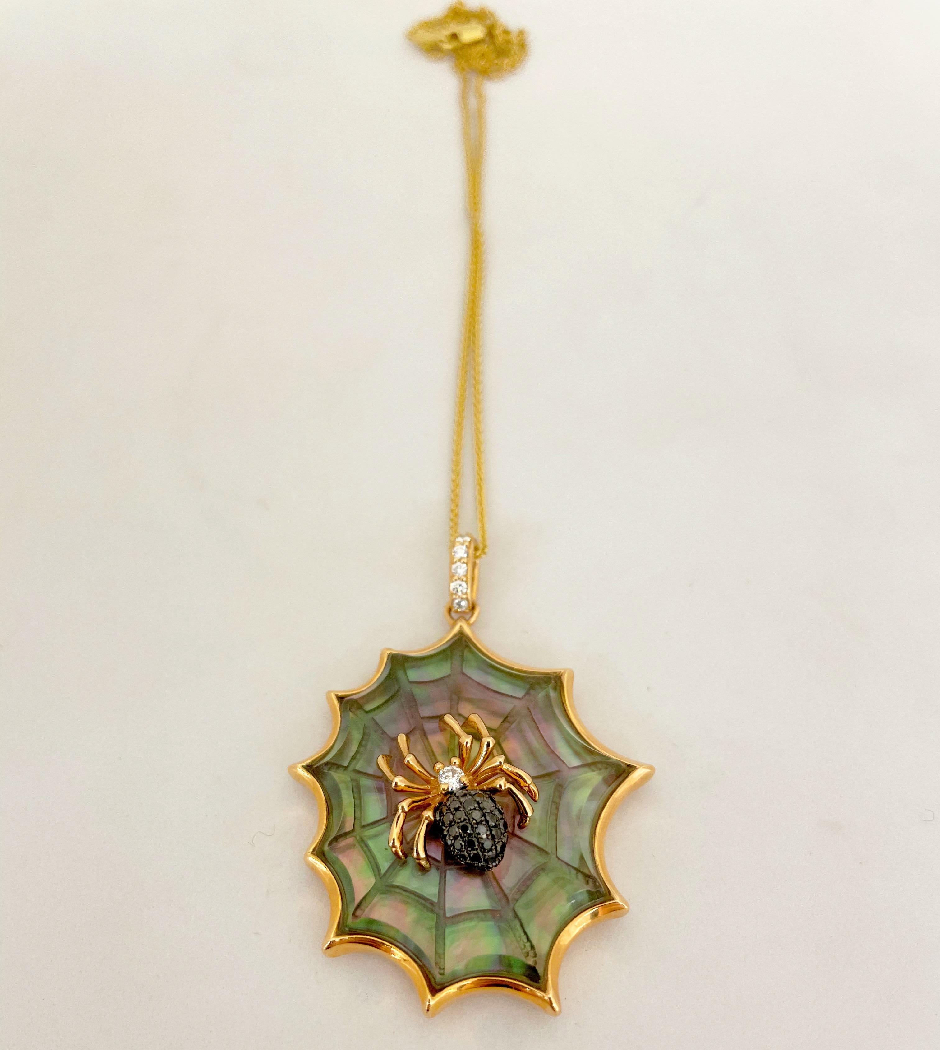 Artisan Asch Grossbardt Pendentif toile d'araignée en RG 18KT avec diamant noir et nacre en vente