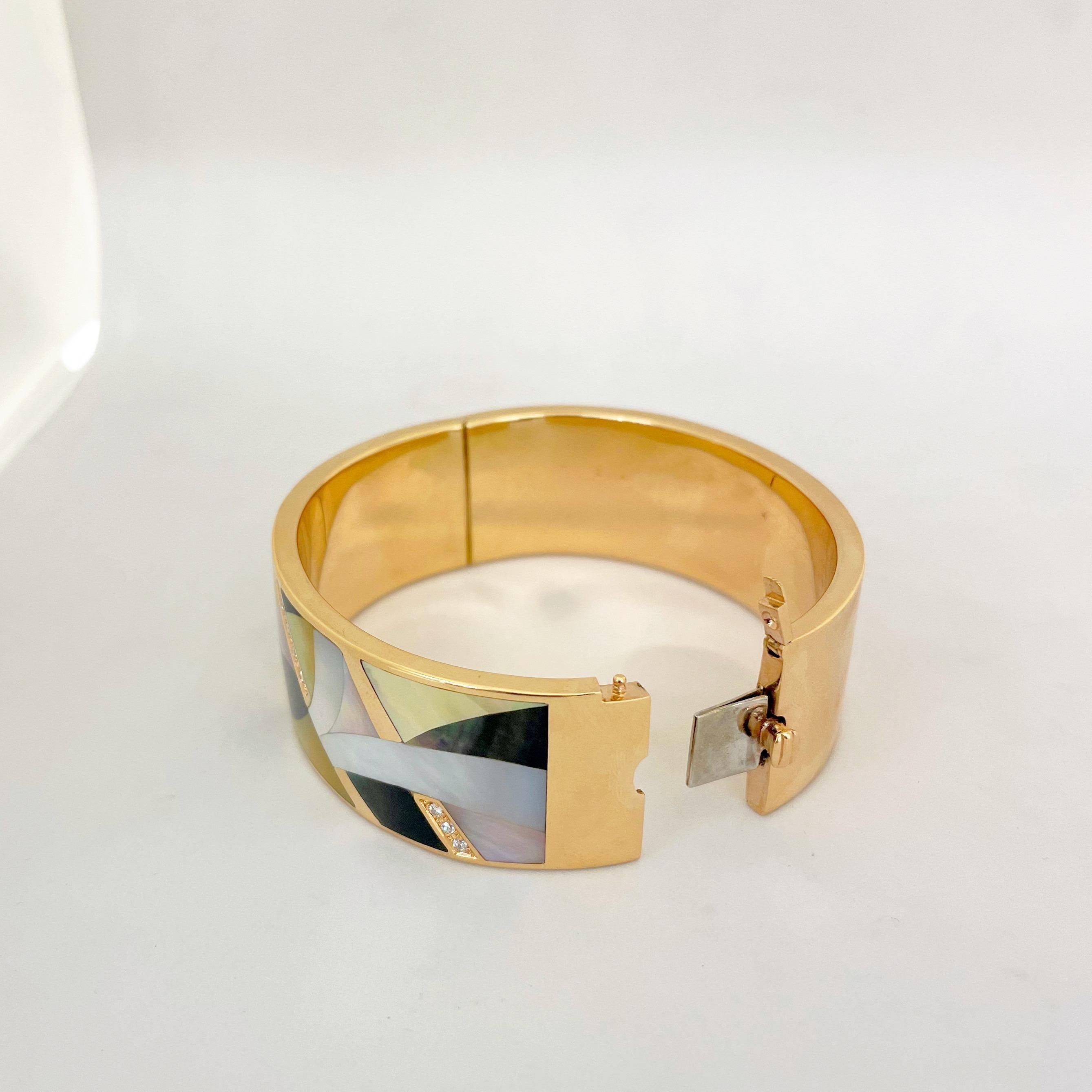 18KT Rose Gold Manschettenarmband mit Perlmutt- und Diamantintarsien von Asch Grossbardt im Zustand „Neu“ im Angebot in New York, NY