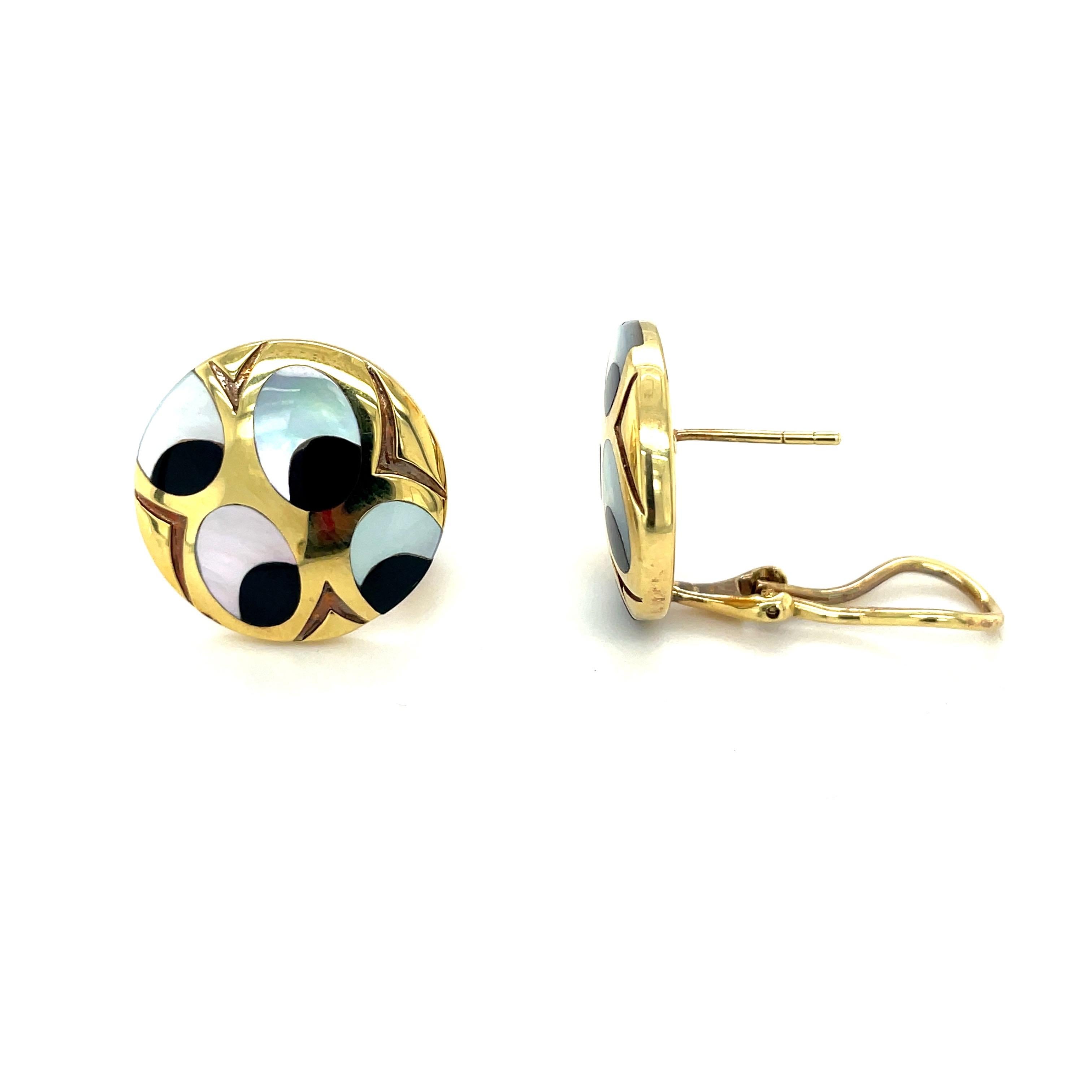 Contemporain Asch Grossbardt Boucles d'oreilles jaune 18 carats incrustées de nacre et d'onyx noir en vente