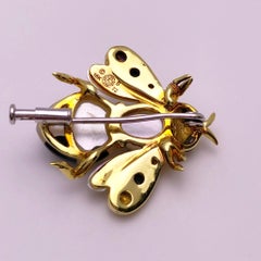 Asch Grossbardt 18 Karat Yellow Gold Bee Brooch with Onyx and Mother of Pearl