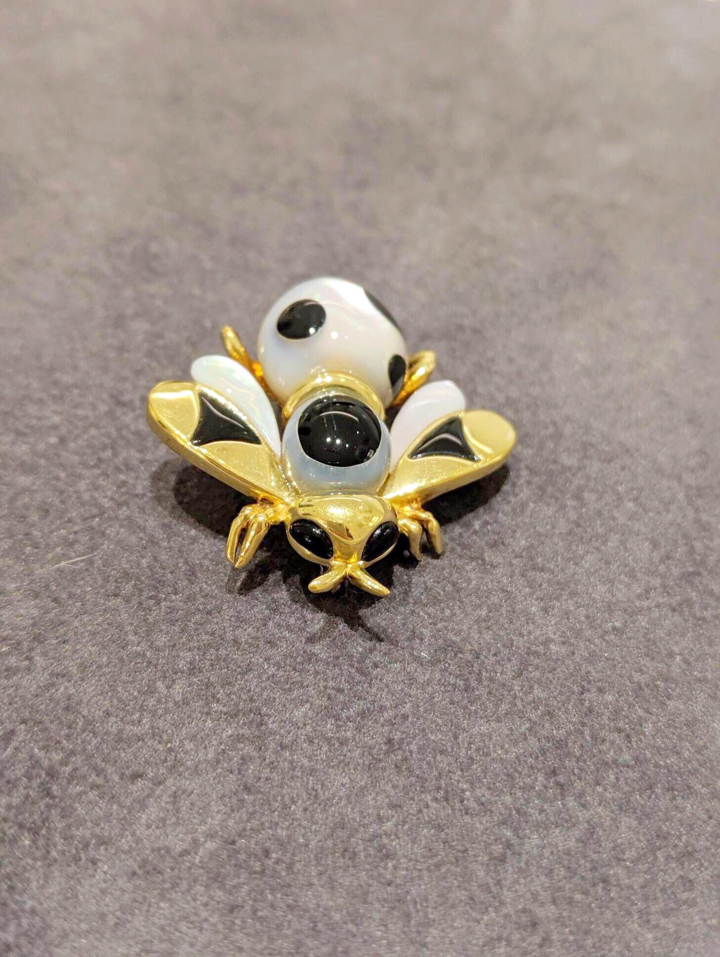 Asch Grossbardt 18 Karat Yellow Gold Bee Brooch with Onyx and Mother of Pearl In New Condition In New York, NY