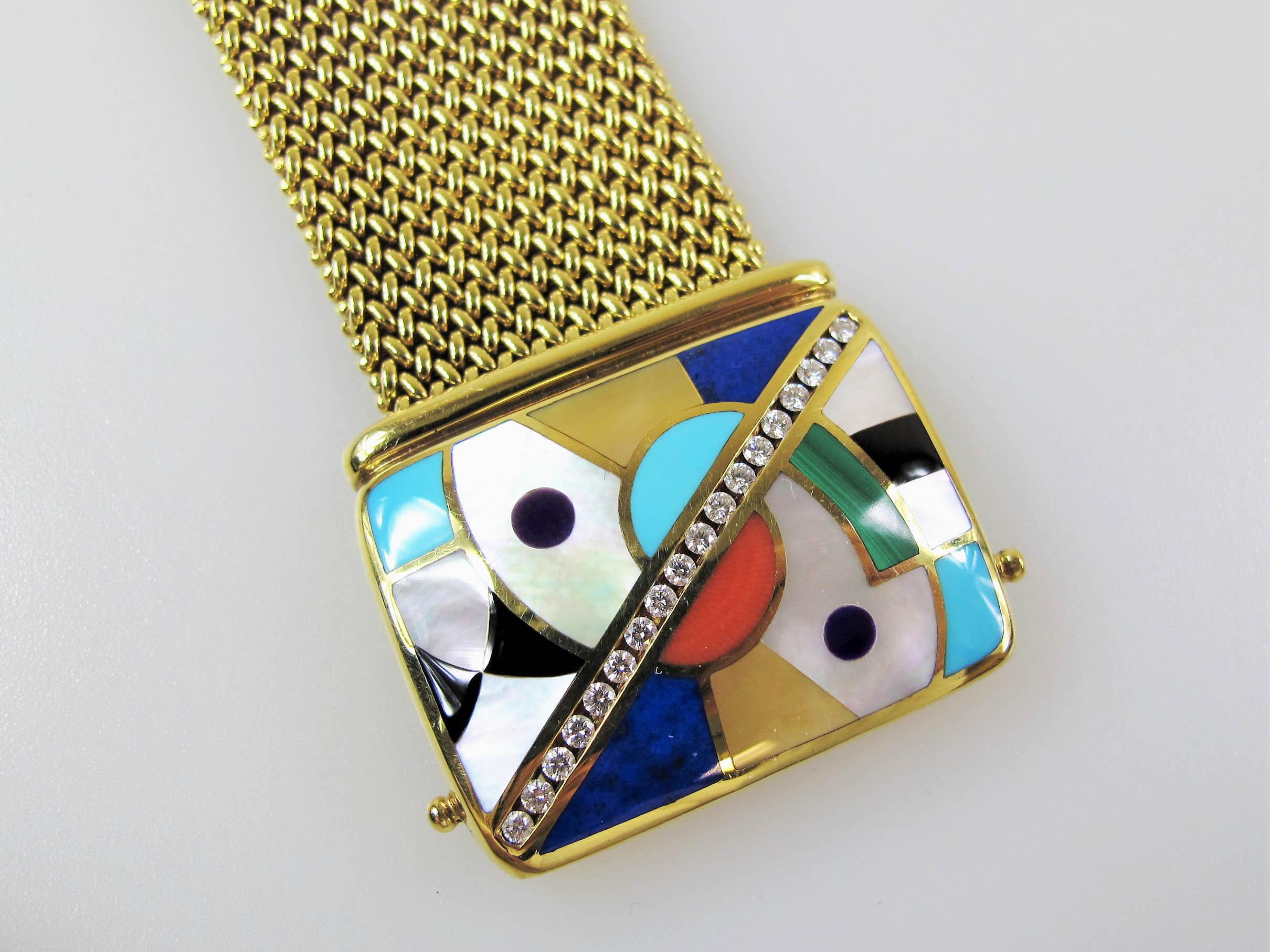 Adorna il tuo polso con una vibrante arte moderna! Questo raro e straordinario braccialetto a mosaico di diamanti e pietre preziose dello stimato designer di gioielli Asch Grossbardt è destinato a fare una dichiarazione audace. Colorato,