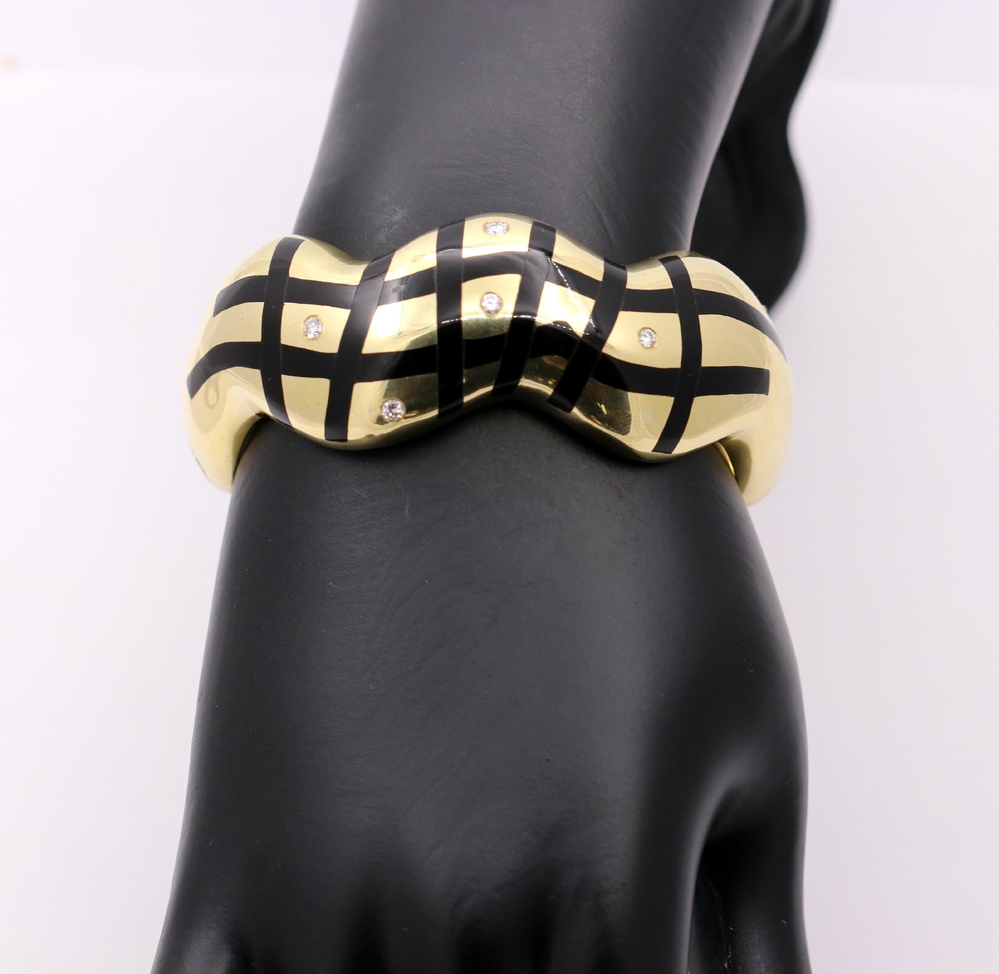 Asch Grossbardt Gold Bracelet with Onyx and Diamonds In Good Condition In Palm Beach, FL