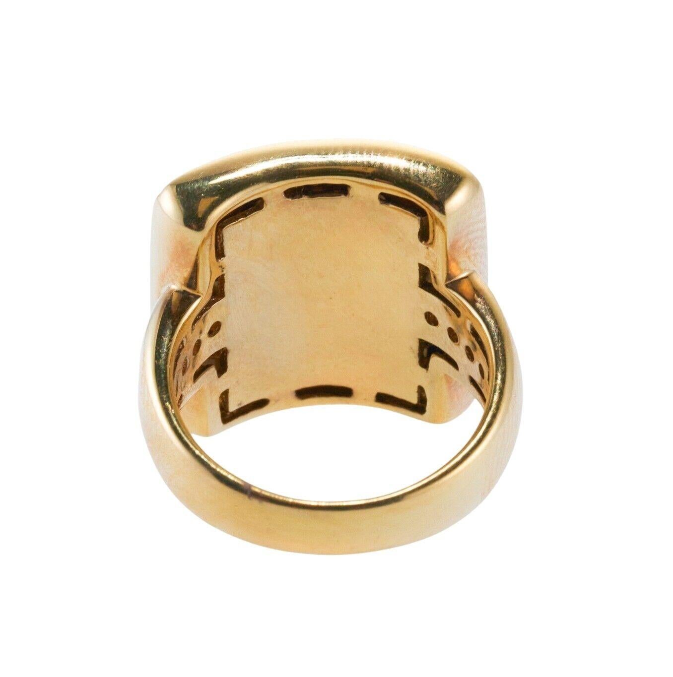 Goldring mit Intarsien aus Perlmutt und Onyx von Asch Grossbardt (Ungeschliffen) im Angebot