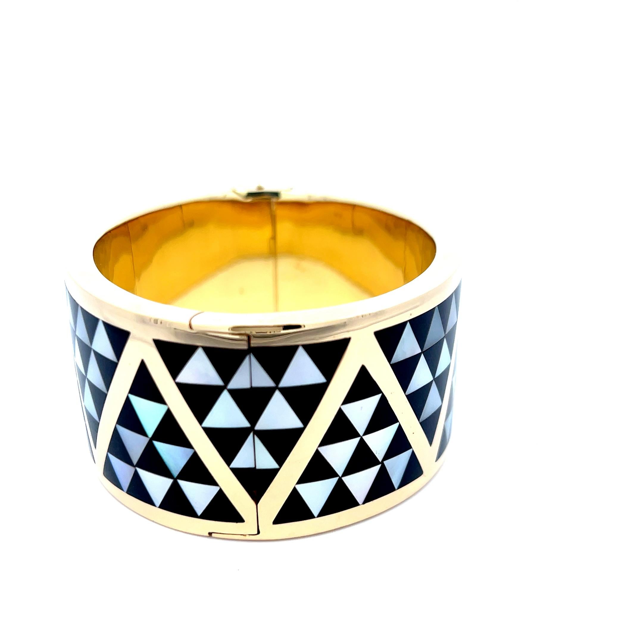 Asch Grossbardt Onyx & Mother-of-Pearl Cuff 18K Yellow Gold For Sale 1