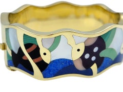 Manschettenarmband mit Scharnier aus 18 Karat Gold mit Steinintarsien und Fischmotiv von Asch Grossbardt