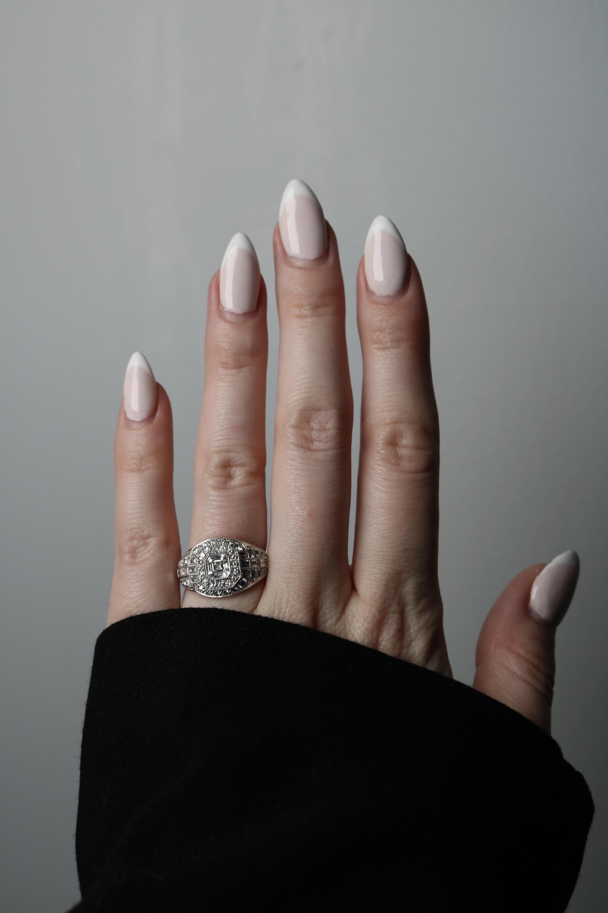 Anello con cluster di diamanti taglio Ascher in platino ~2,79ctw in stile Art Deco misura 6,25 in vendita 8