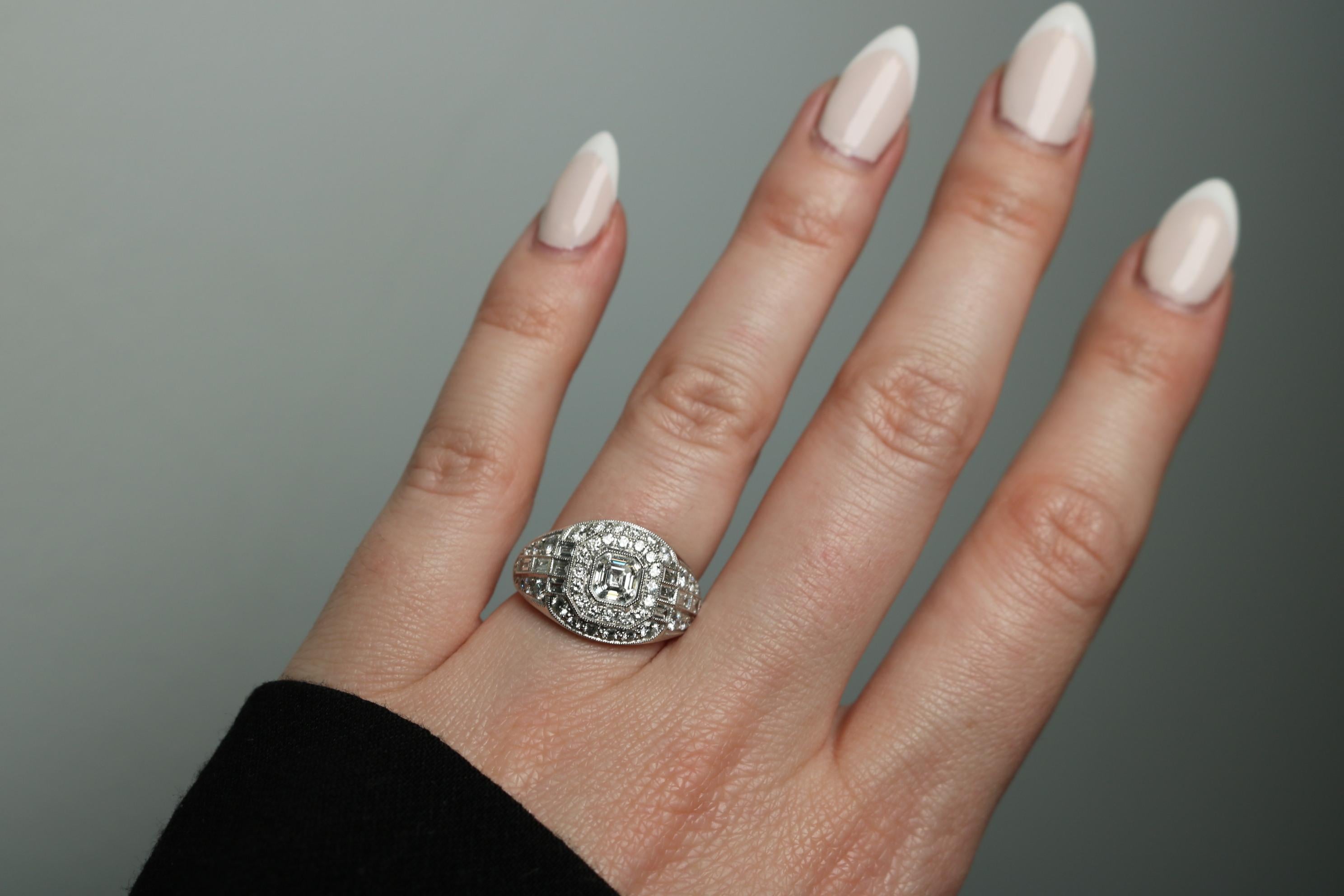 Anello con cluster di diamanti taglio Ascher in platino ~2,79ctw in stile Art Deco misura 6,25 in vendita 9