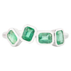 Anillo de oro blanco macizo de 14 quilates con esmeralda de cuatro piedras y corte Ascher para mujer