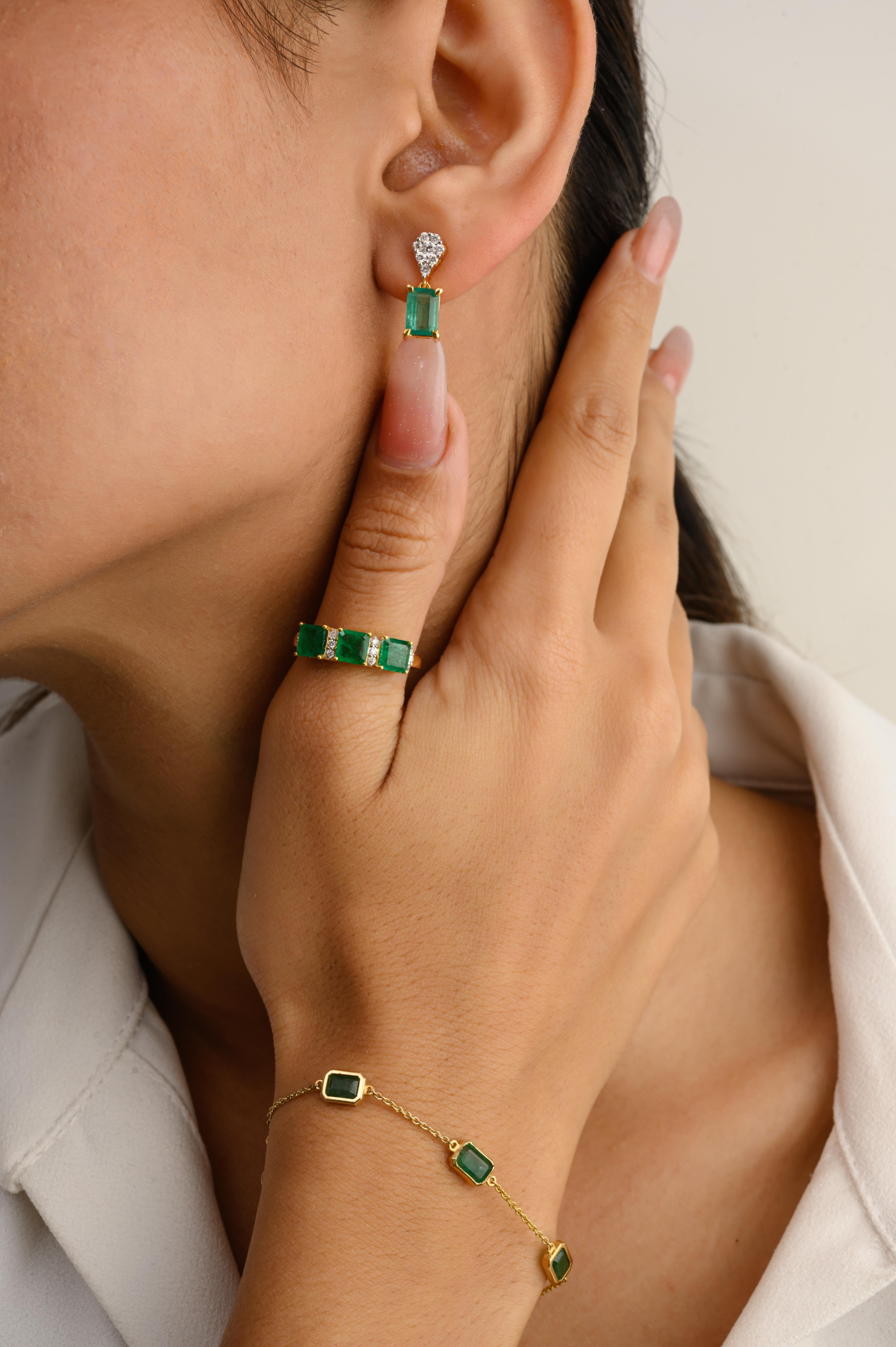 For Sale:  Ascher Cut Three Stone Emerald Diamond Engagement Ring in 14k Solid Yellow Gold 4