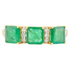 Anello di fidanzamento con diamante smeraldo taglio Ascher con tre pietre in oro giallo massiccio 14k