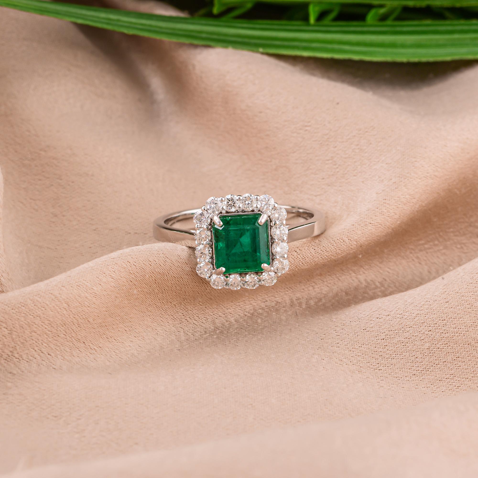 Im Angebot: Ascher Cut Sambia Smaragd Diamant Halo Frauen Verlobungsring 18k Weißgold () 7