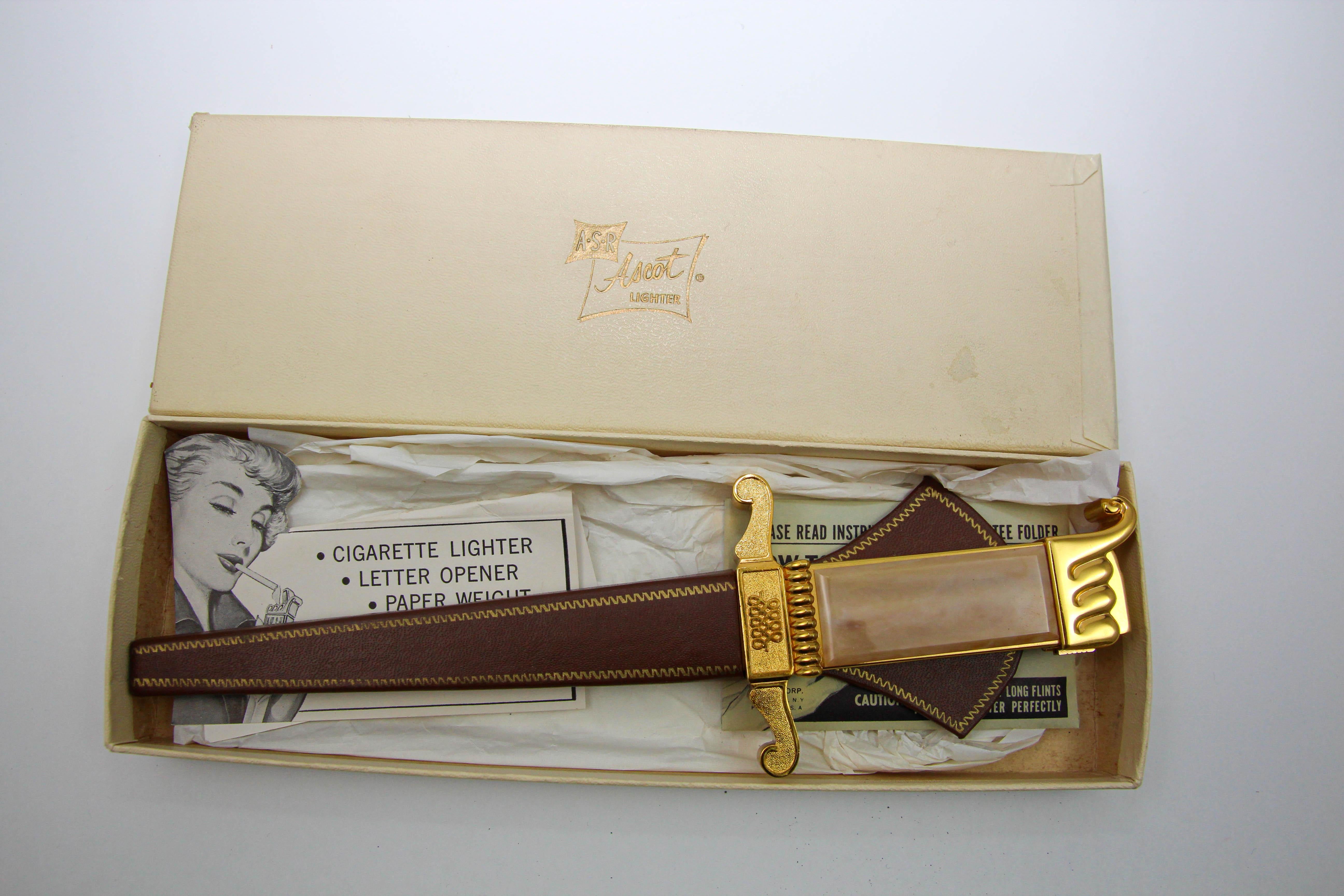 Ascot Florentine Dolch-Feuerzeug Brieföffner Briefbeschwerer Gold und Brown 1950er Jahre im Angebot 12