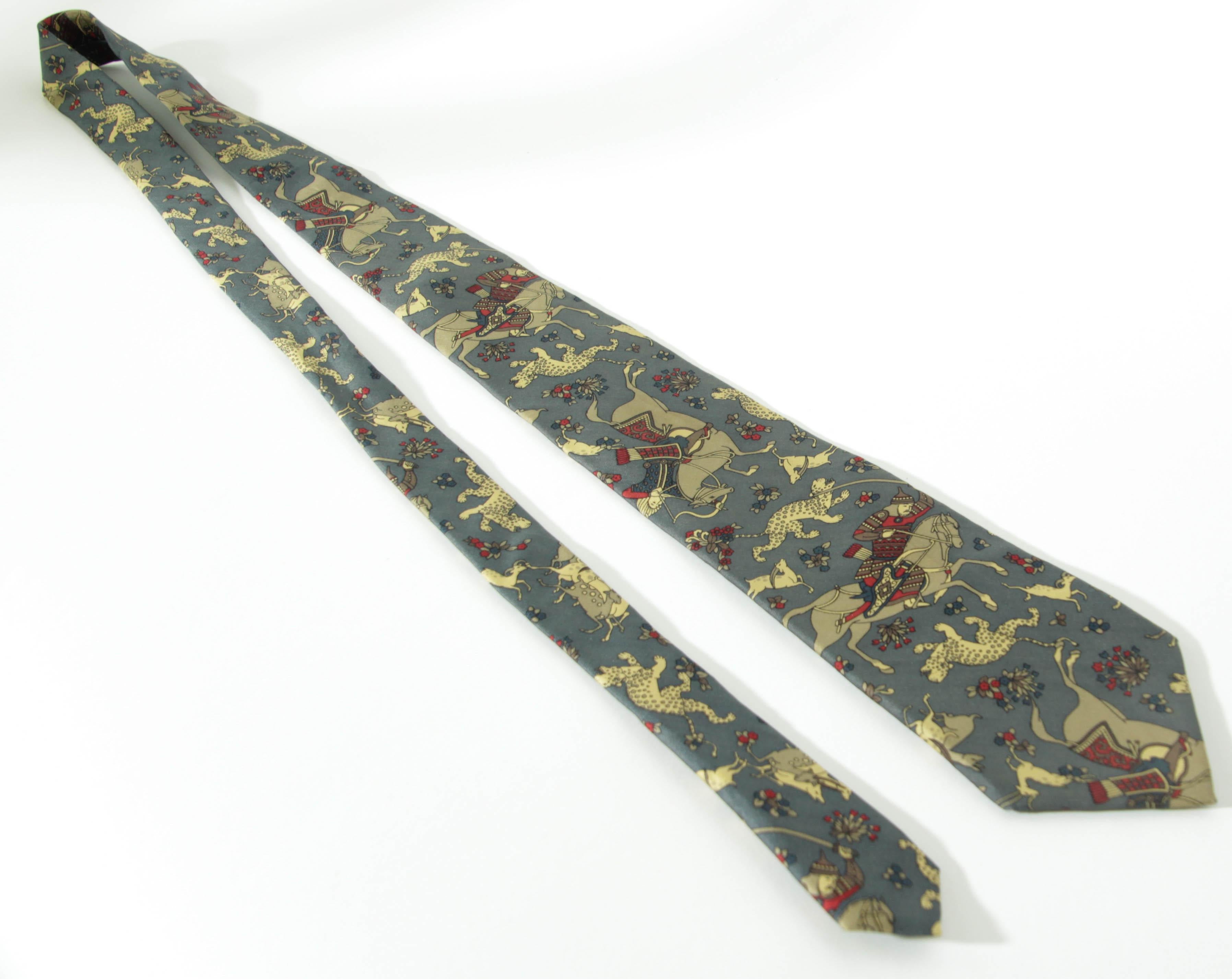 Cravatta da uomo in seta Ascot con motivo di tigri e antilopi blu e oro in vendita 12