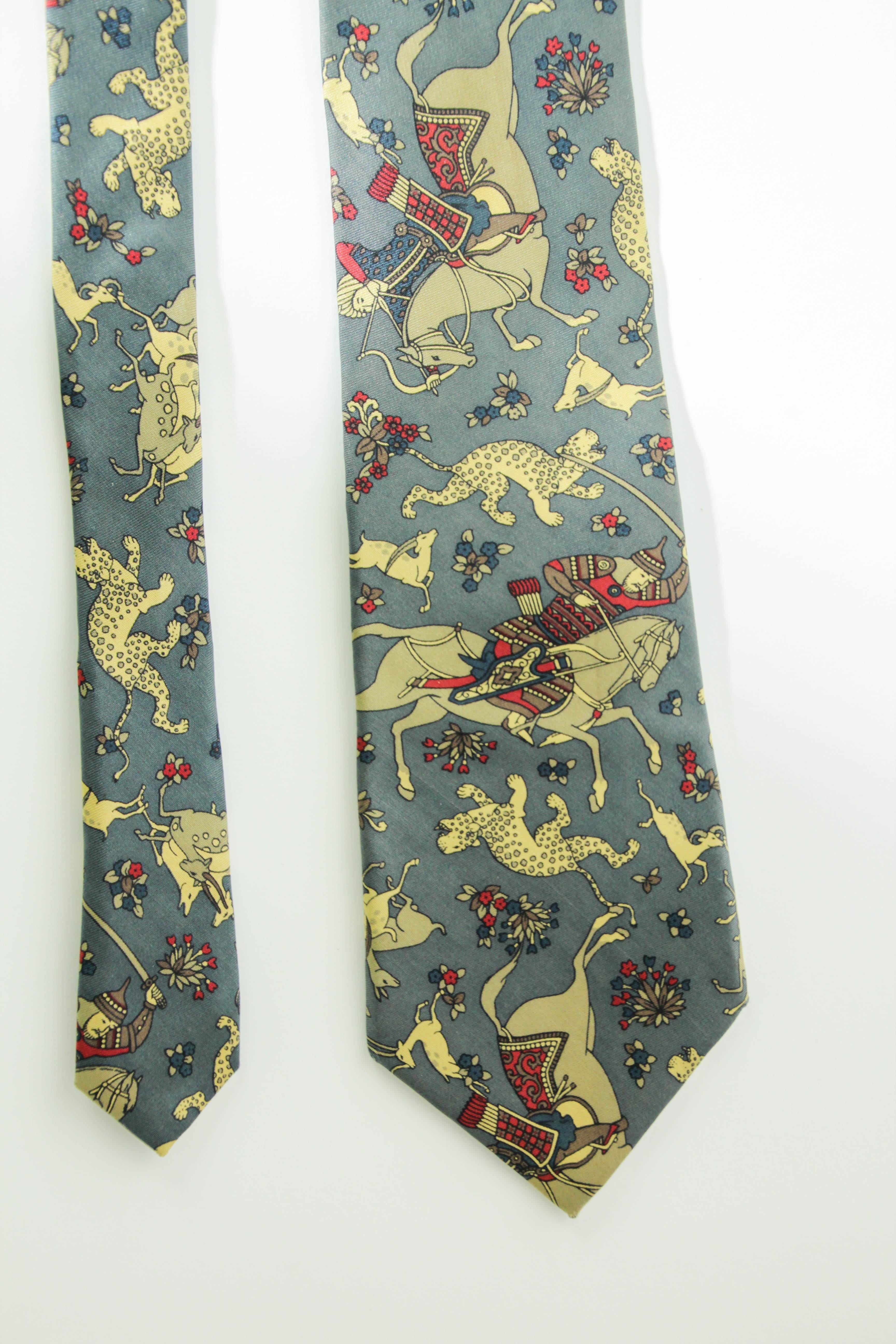 Cravatta da uomo in seta Ascot con motivo di tigri e antilopi blu e oro in vendita 13