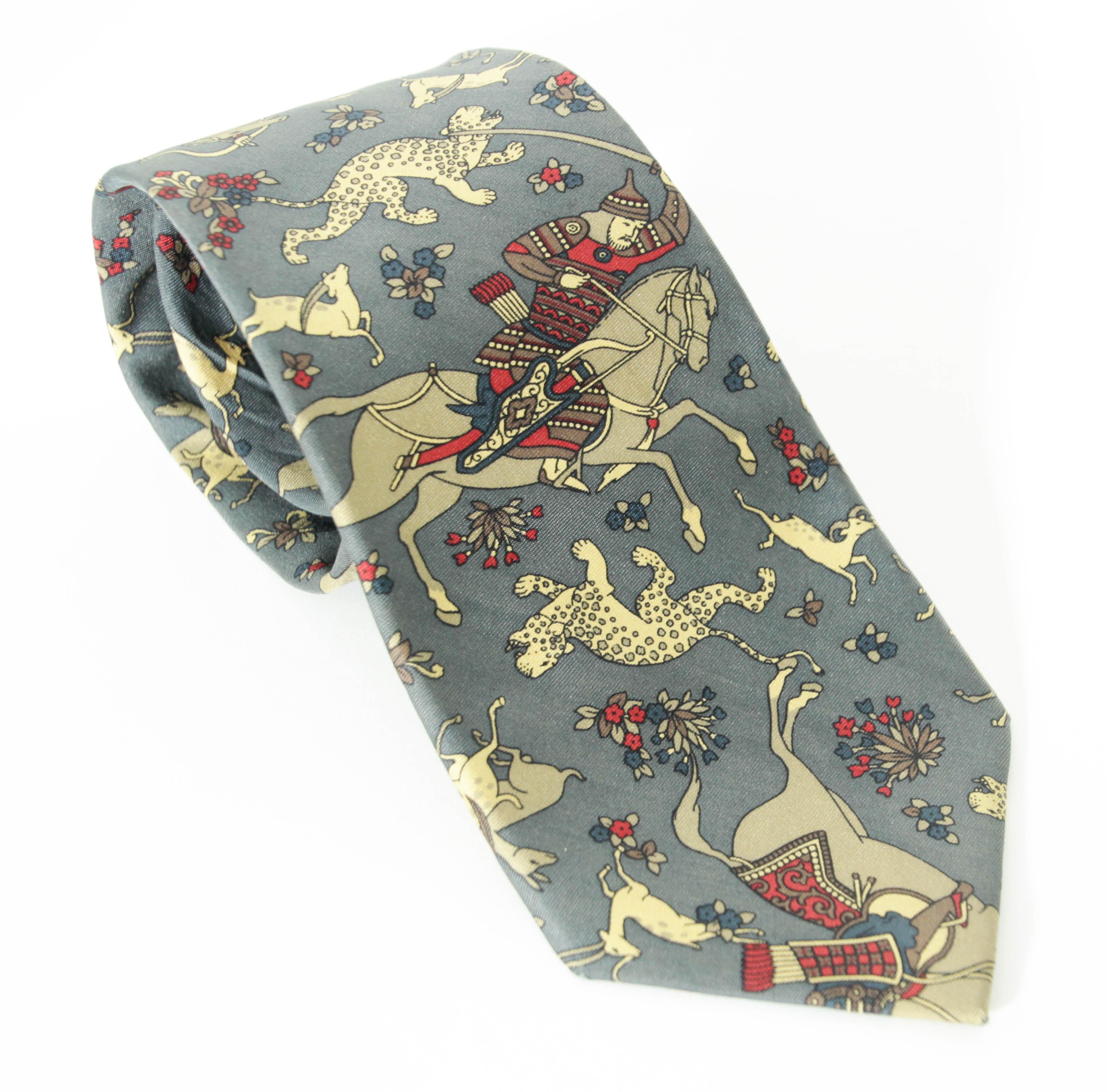 Uomo Cravatta da uomo in seta Ascot con motivo di tigri e antilopi blu e oro in vendita
