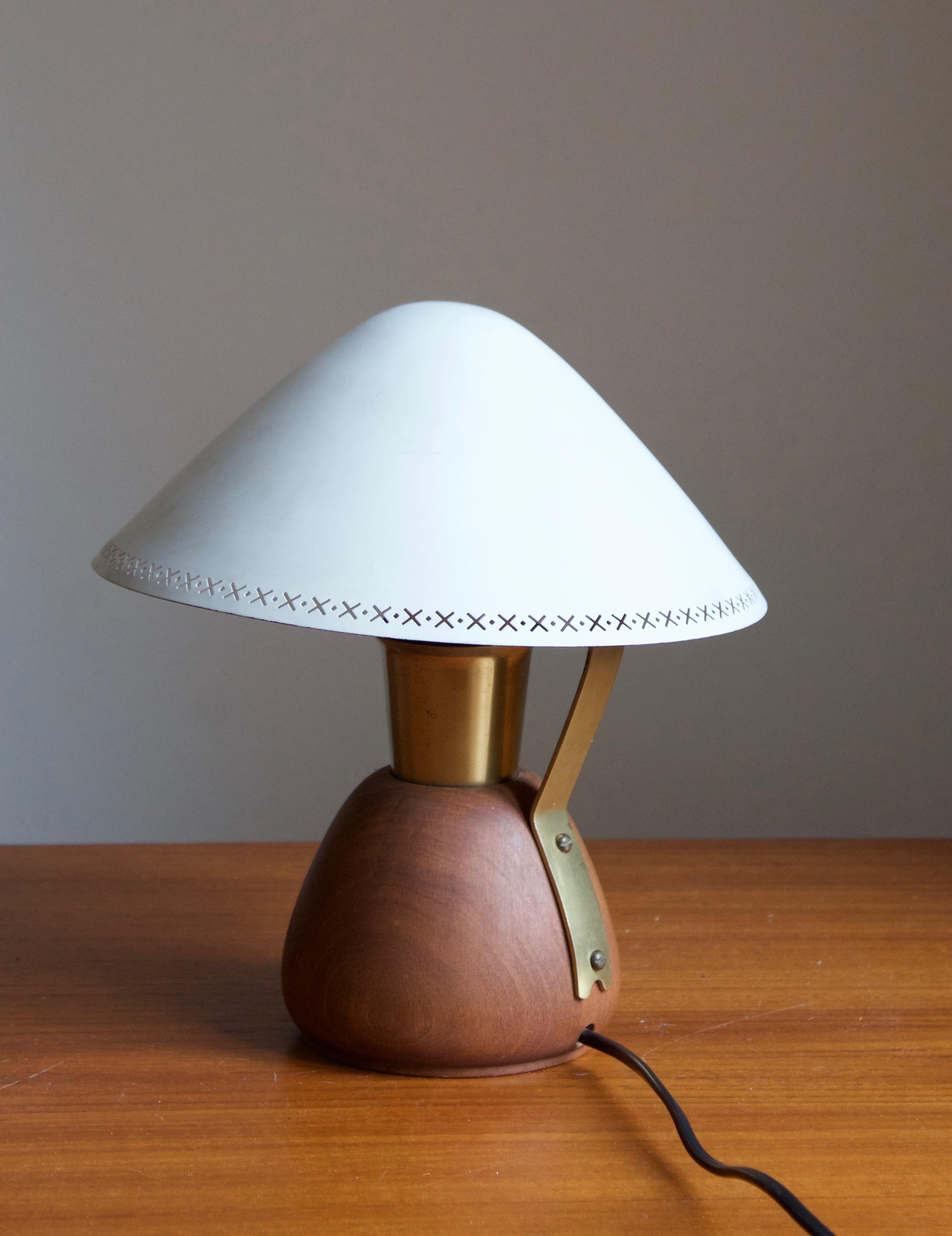 ASEA, Adjustable Table lamp, Brass, teak, lacquered metal, Sweden, 1940s In Good Condition In High Point, NC