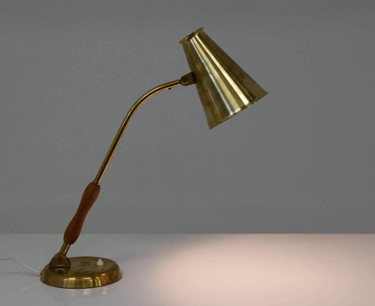 ASEA-Attributed Scandinavian Midcentury Desk Lamp in Brass For Sale 3