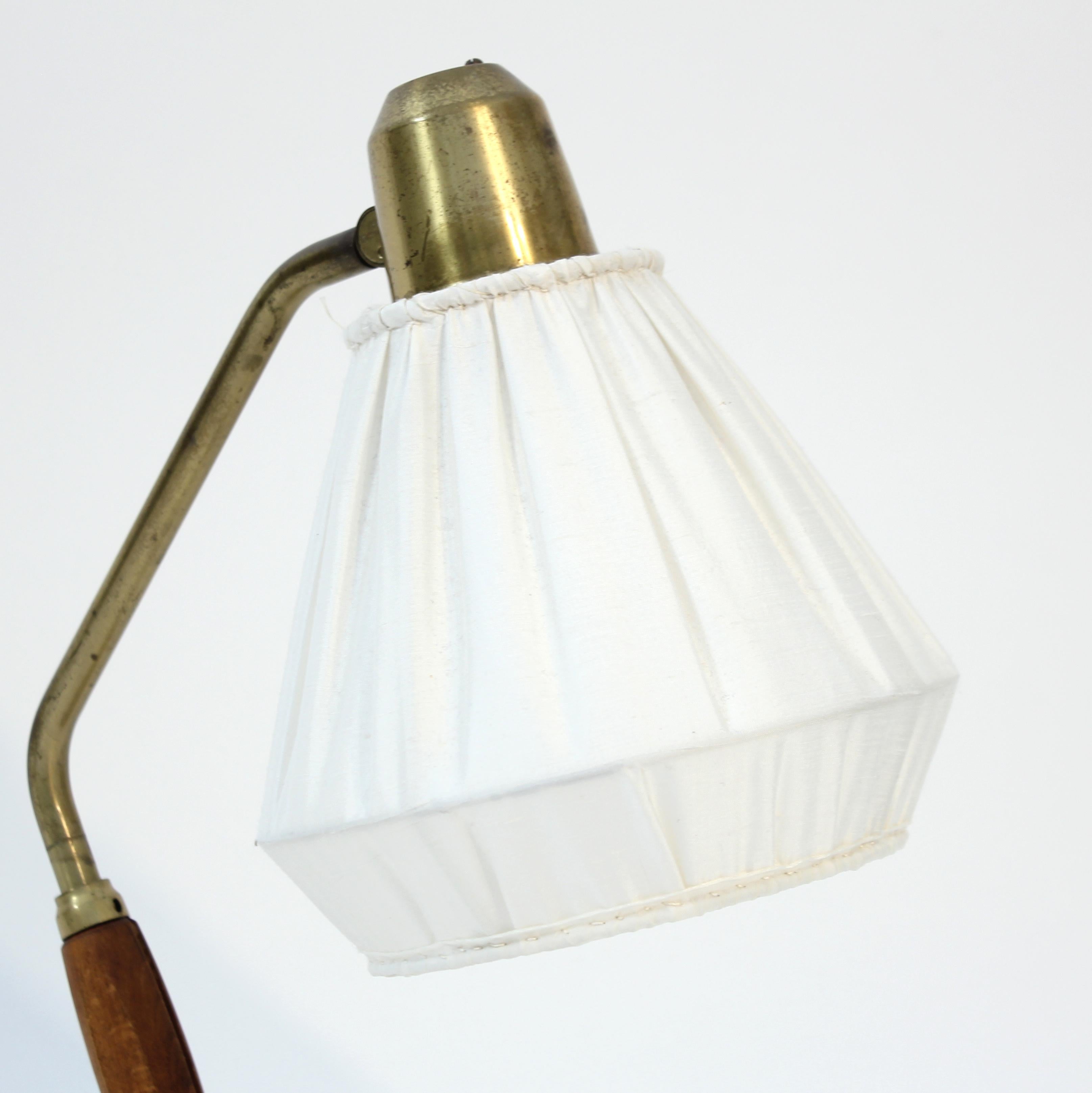ASEA, brass and teak desk / table lamp, 1950s For Sale 1