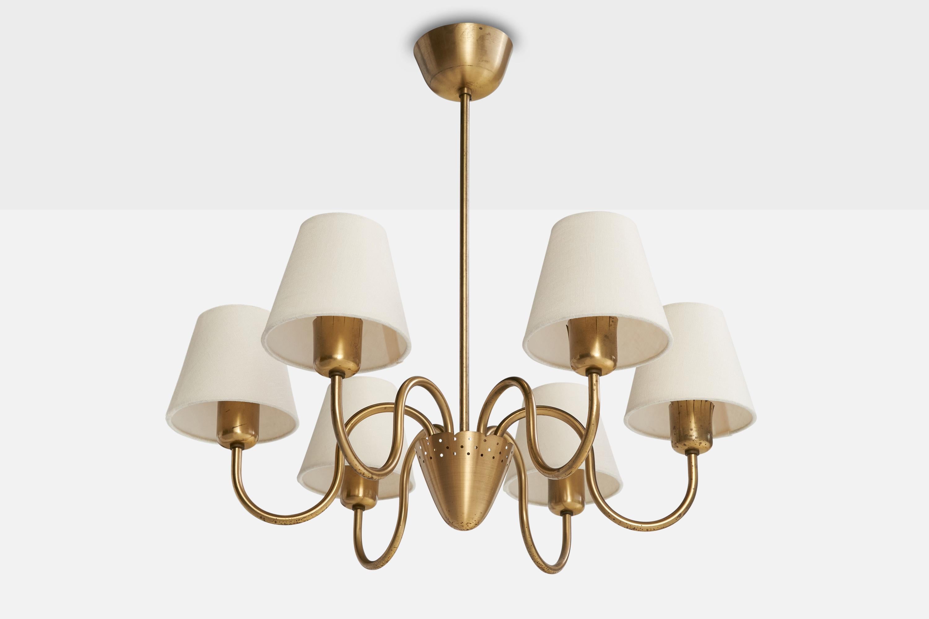 Lustre en laiton et tissu blanc produit par ASEA, Suède, c. 1940s.

Dimensions globales (pouces) : 21.75