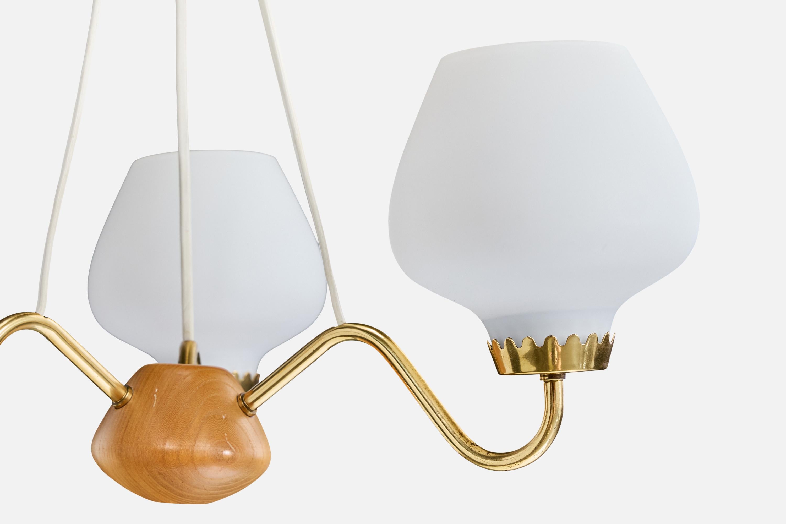 Milieu du XXe siècle ASEA, lustre, laiton, verre, Oak, Suède, années 1950 en vente