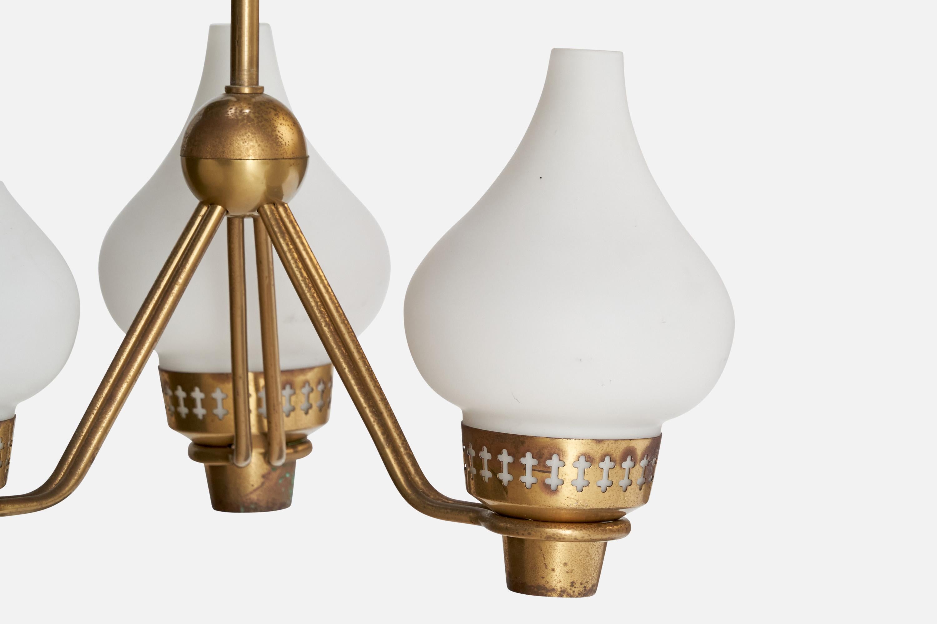 Milieu du XXe siècle Lustre, laiton, verre, Suède, années 1940 en vente