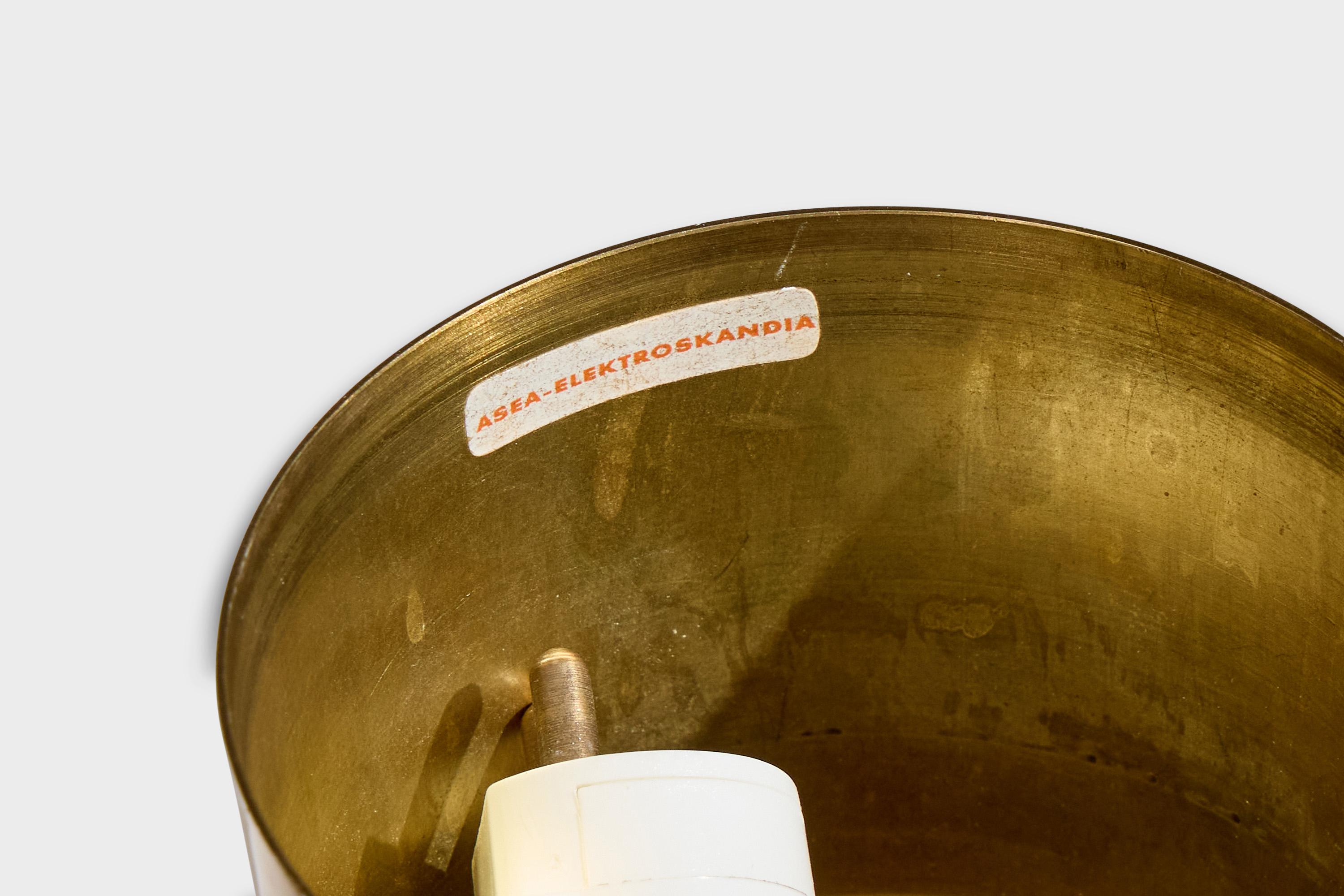 Laiton ASEA, lustre, laiton, verre, Suède, années 1950 en vente