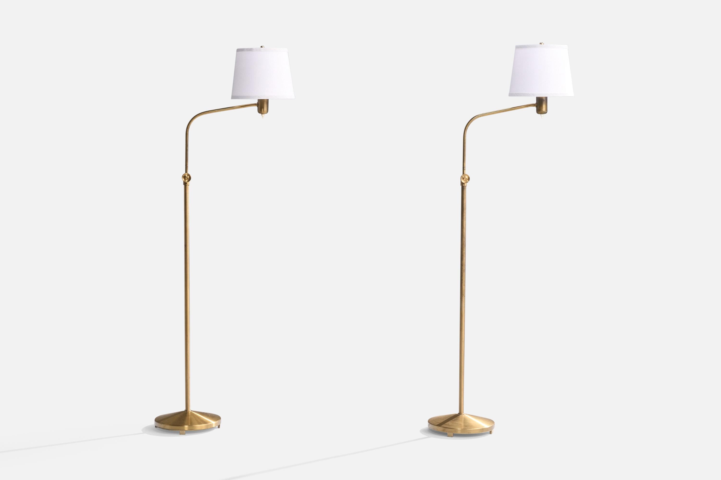 A pair of adjustable brass and white fabric floor lamps produced by ASEA, Sweden, c. 1950s.

Moderate oxidation present throughout lamp.

Dimensions of Lamp with Shade (inches): 61.75“ H x 11“ W x 22“ D

Bulb Specifications: E-26 Bulb

Number of