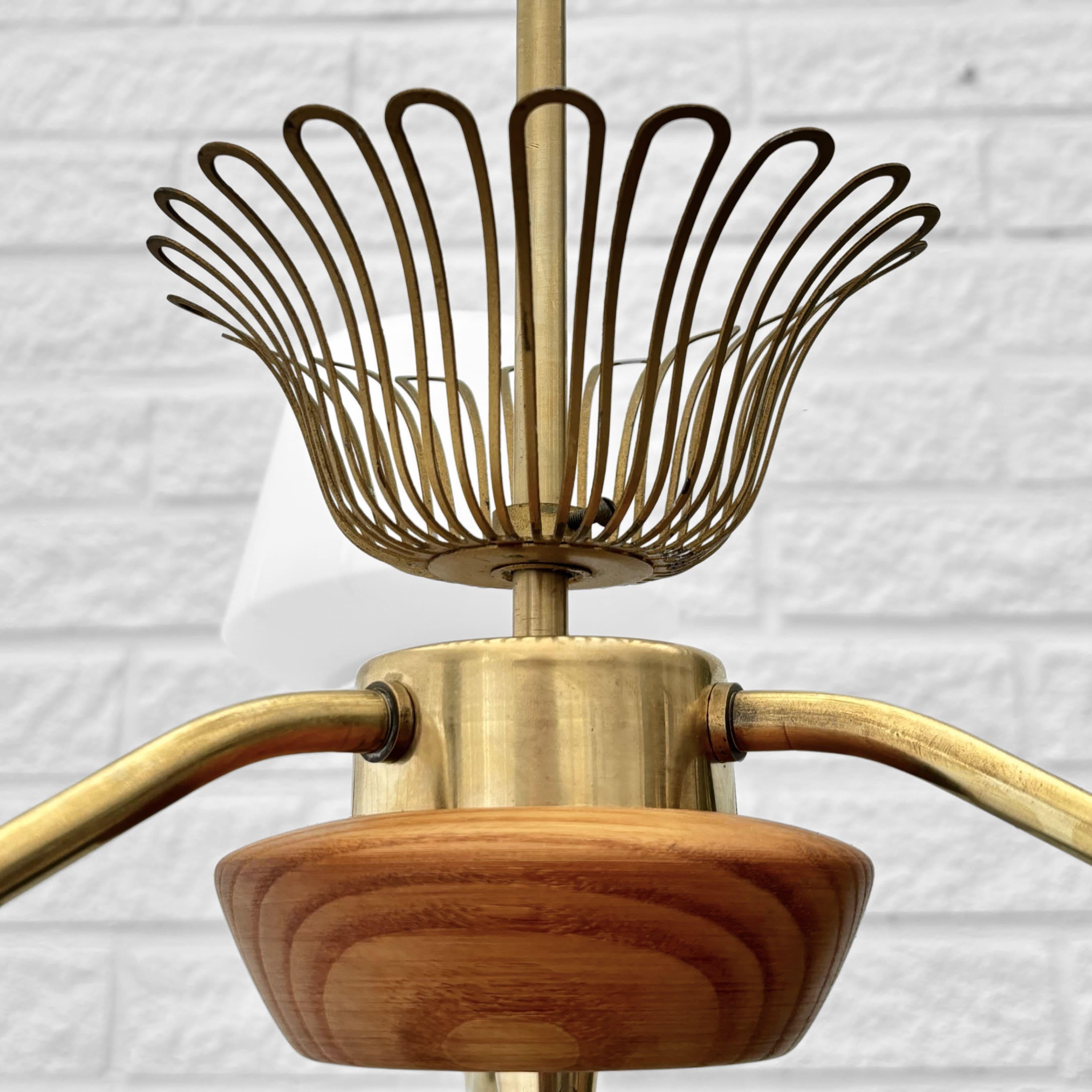 Lampadario a sospensione ASEA di metà secolo, ottone, Oak e vetro, Svezia, anni '50 in vendita 5