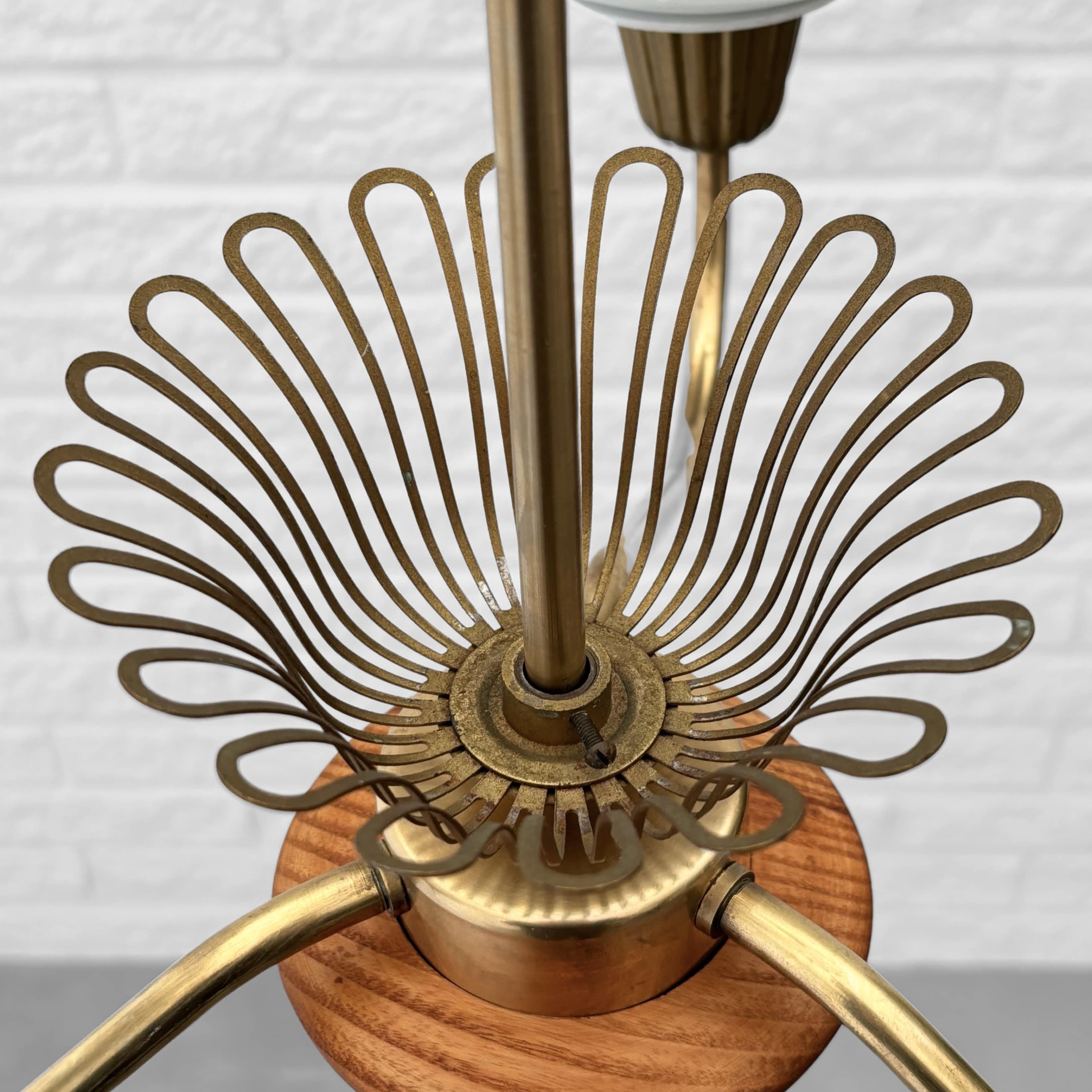 Lampadario a sospensione ASEA di metà secolo, ottone, Oak e vetro, Svezia, anni '50 in vendita 6