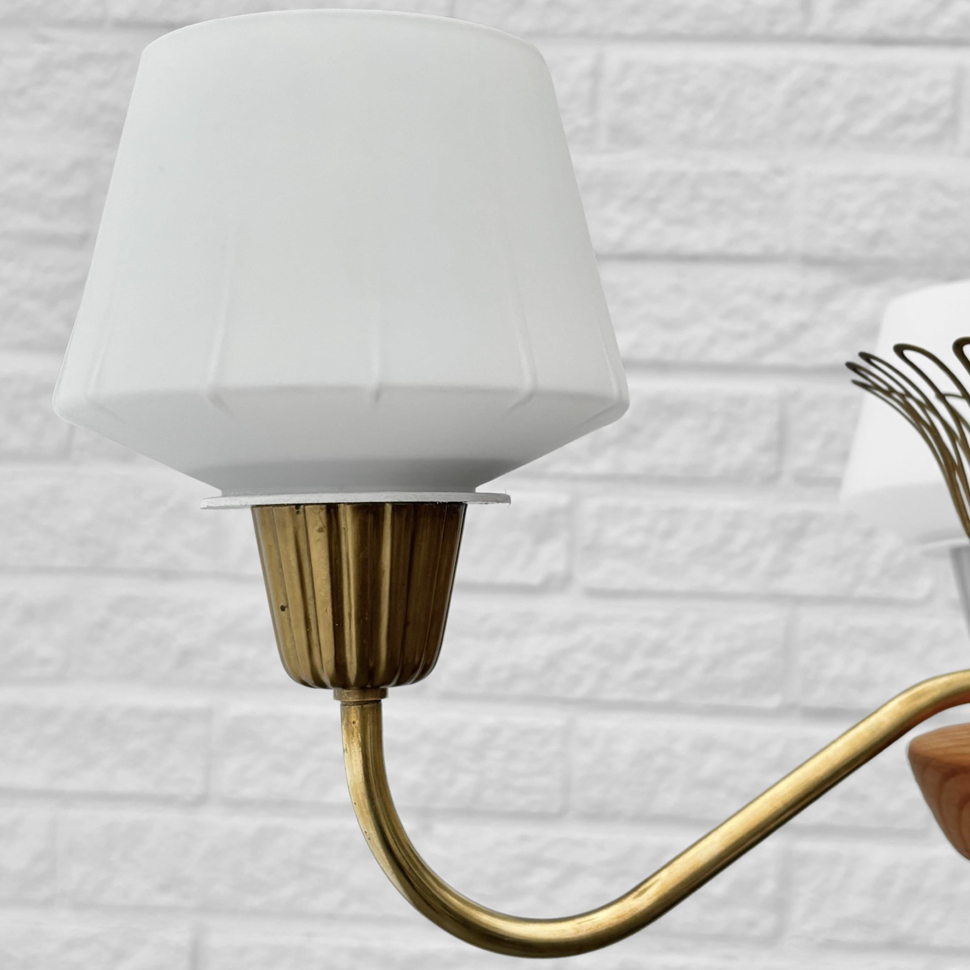 Lampadario a sospensione ASEA di metà secolo, ottone, Oak e vetro, Svezia, anni '50 in vendita 8