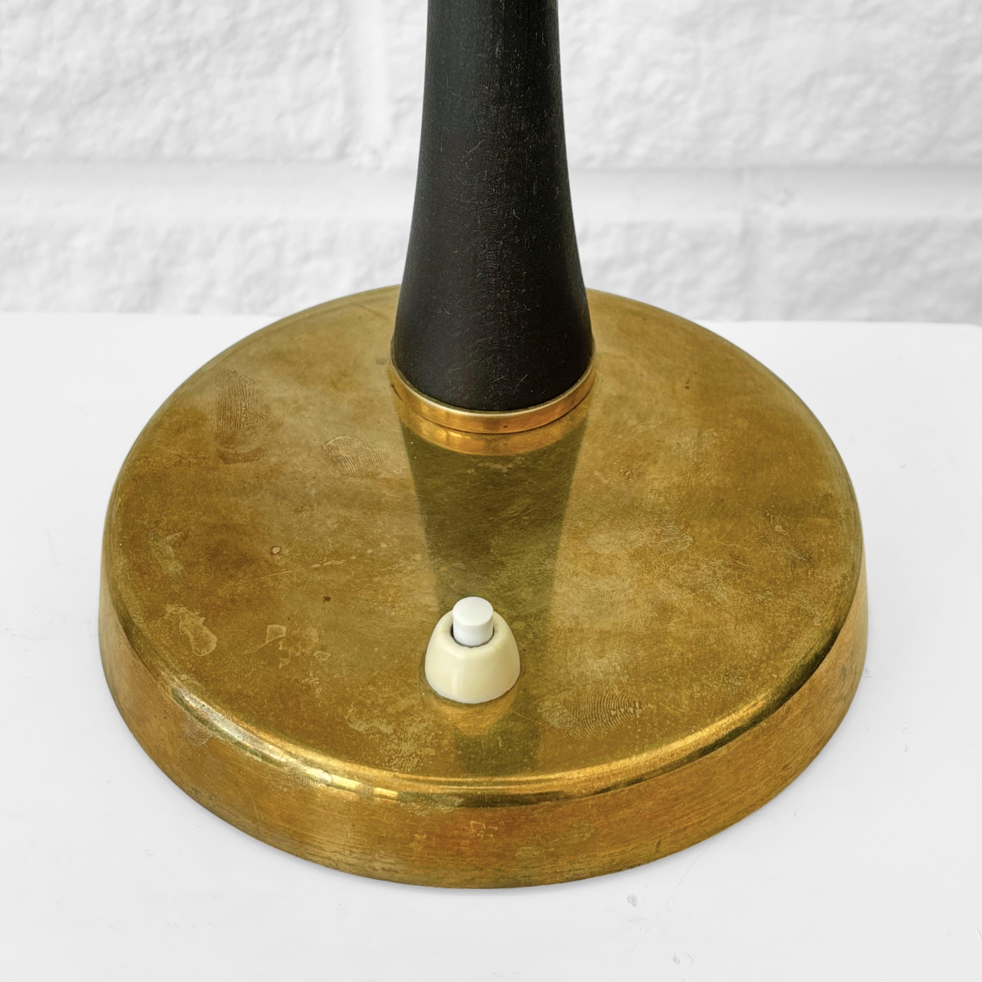 ASEA mid century modernist table lamp E1163, brass, Scandinavian, Sweden, 1940s For Sale 7
