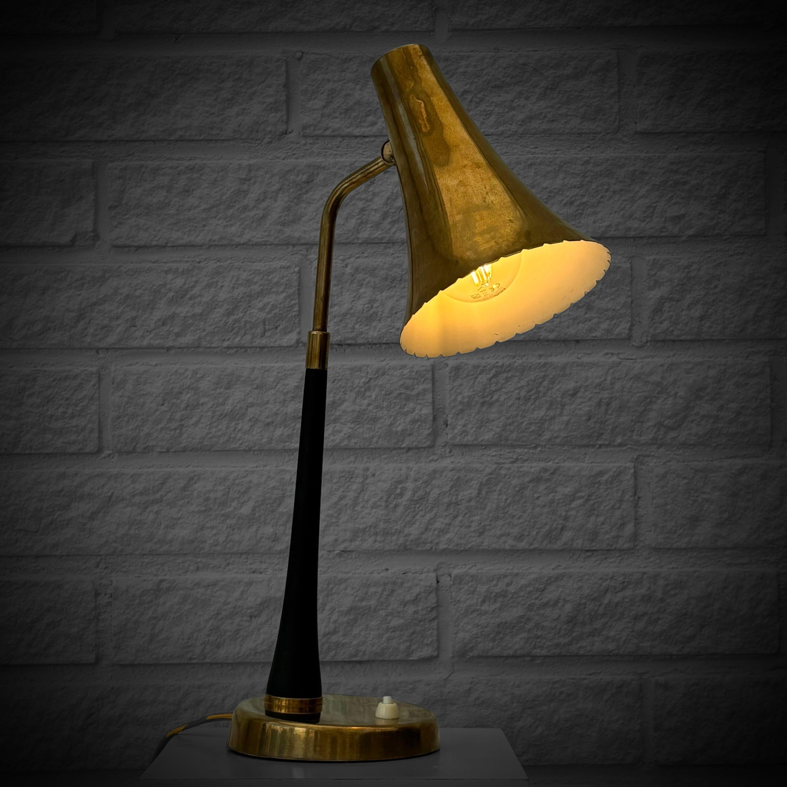 Scandinavian Modern ASEA mid century modernist table lamp E1163, brass, Scandinavian, Sweden, 1940s For Sale