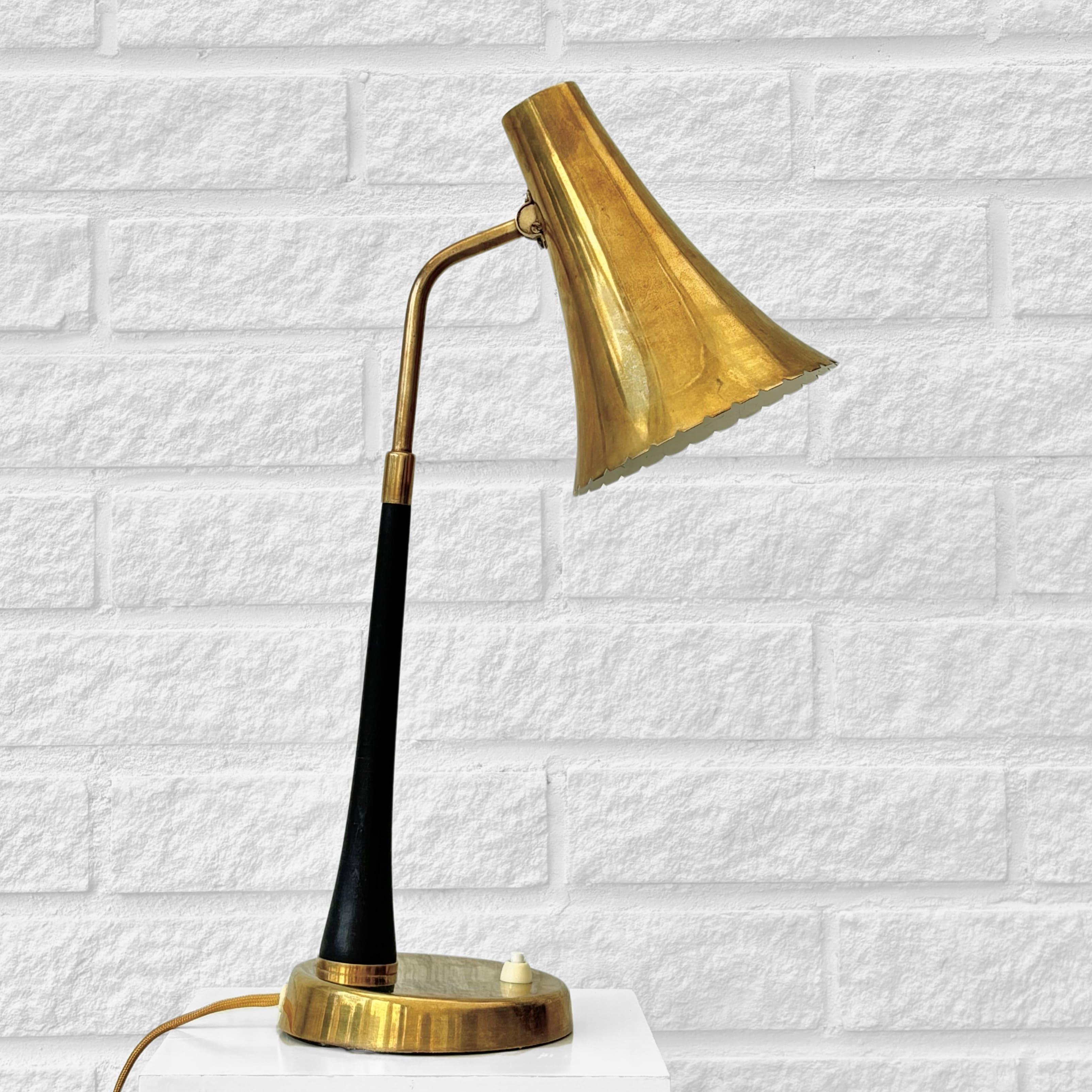 Swedish ASEA mid century modernist table lamp E1163, brass, Scandinavian, Sweden, 1940s For Sale