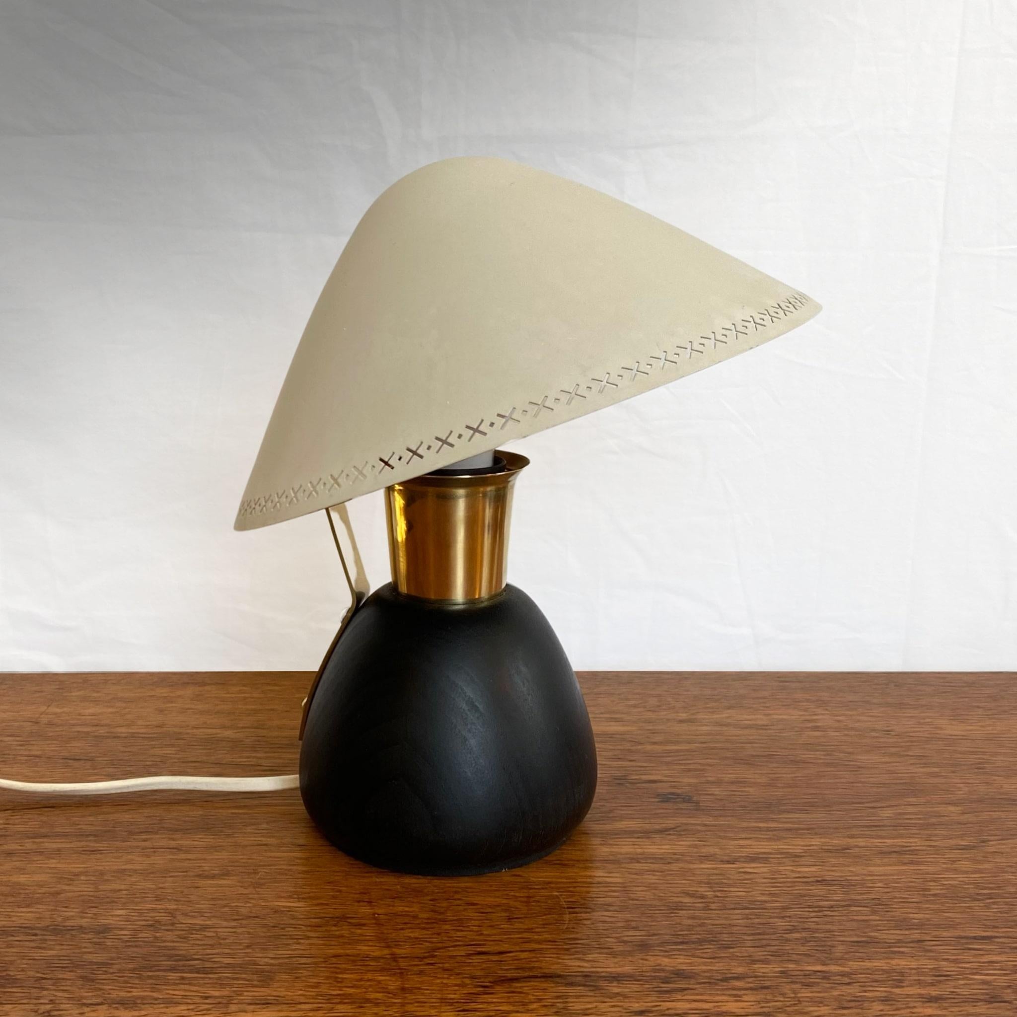 Scandinavian Modern ASEA mid century table lamp, model E1272, Sweden, 1950s For Sale