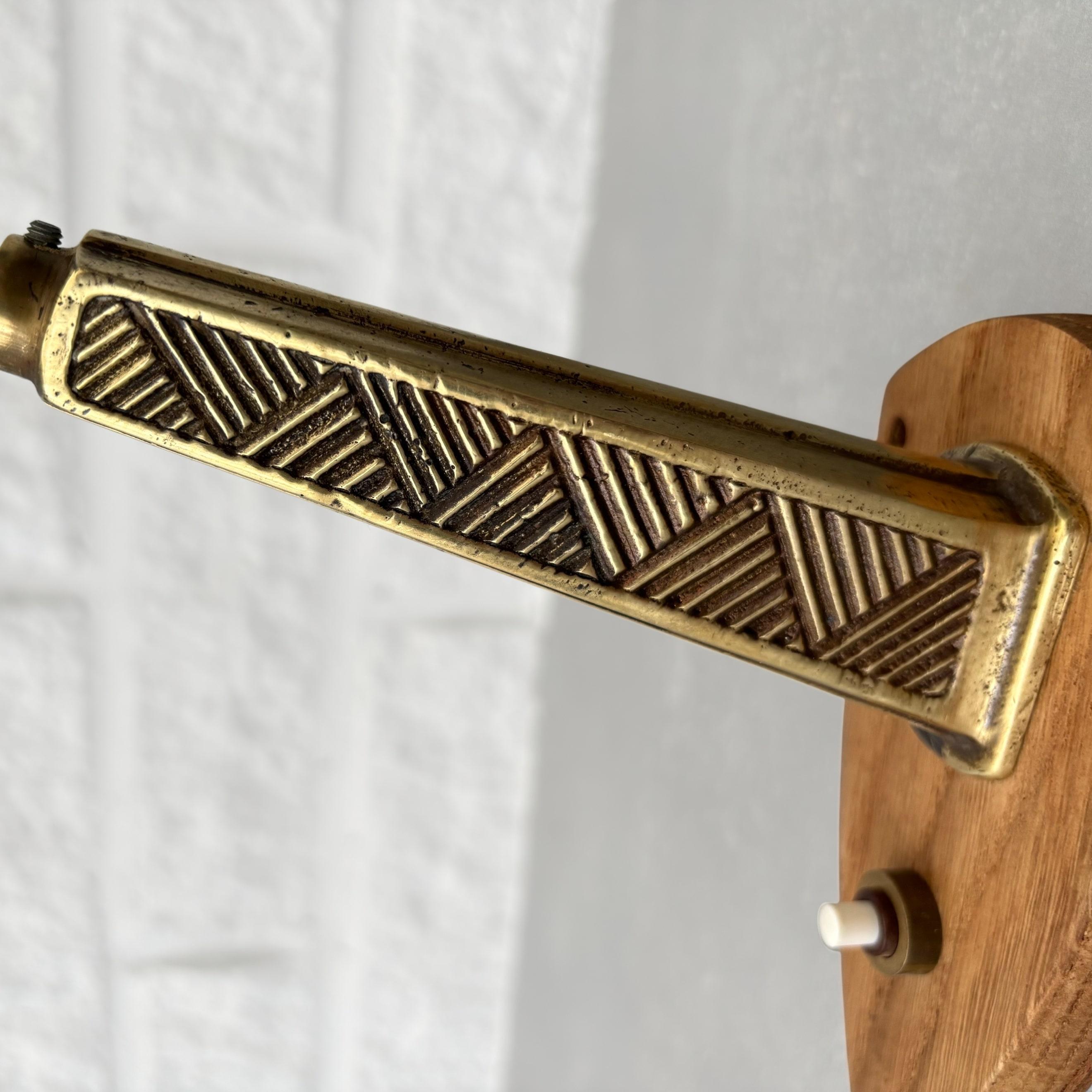 Lampada da parete ASEA di metà secolo di Bo Råman, ottone, quercia e vetro, Svezia, anni '50 in vendita 3