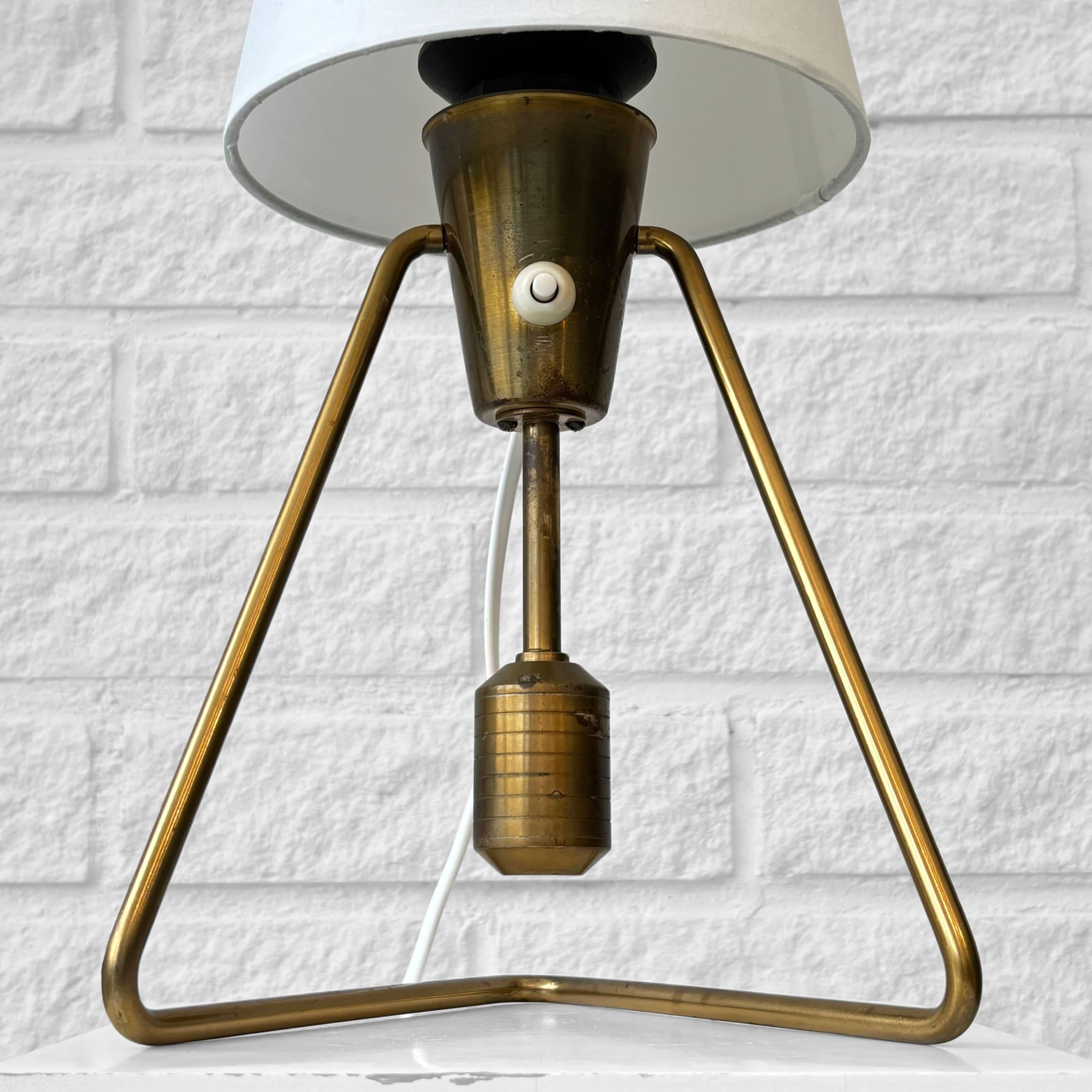 ASEA, modernist table lamp E1145, brass, Scandinavian design, Sweden, 1950s en vente 5