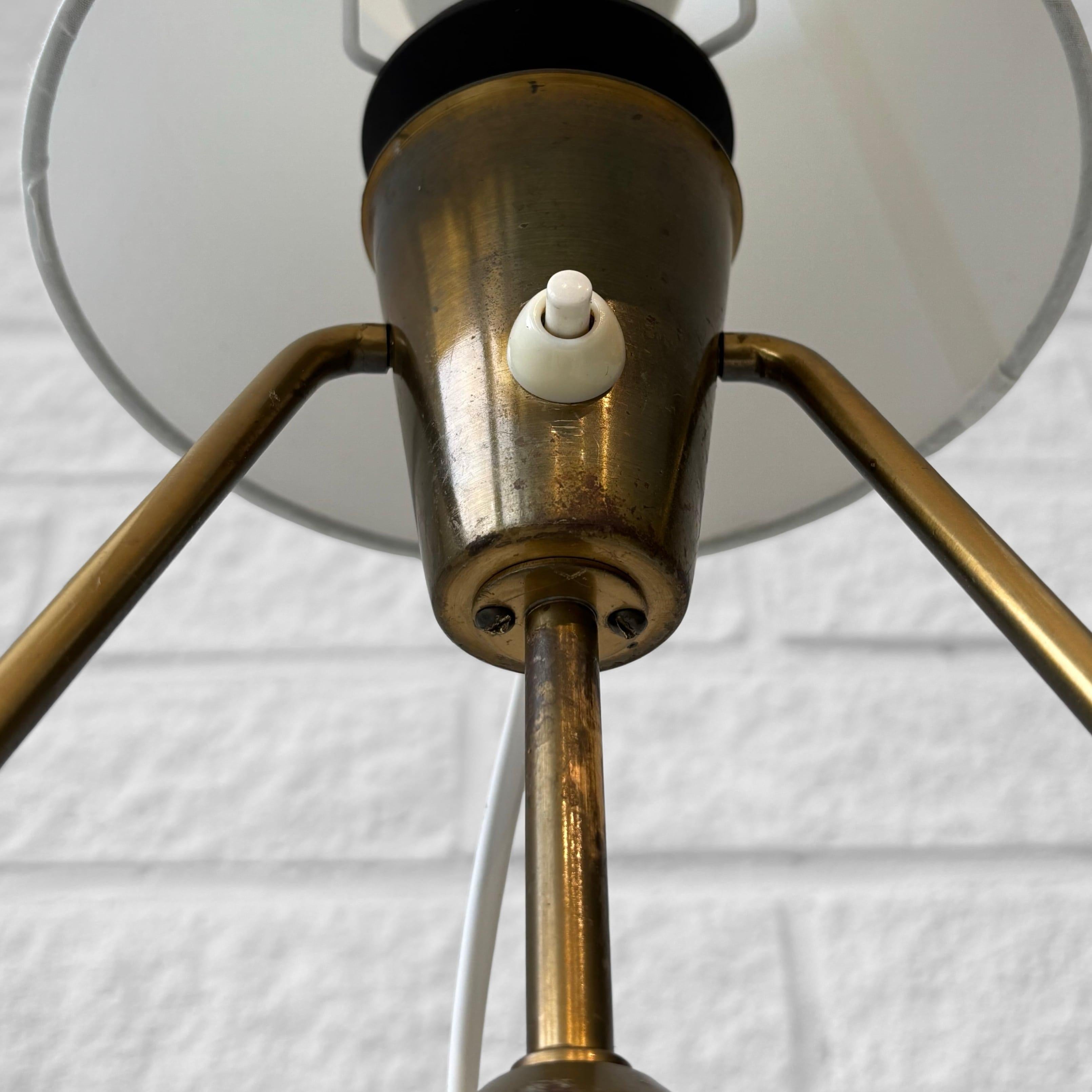 ASEA, modernist table lamp E1145, brass, Scandinavian design, Sweden, 1950s en vente 7