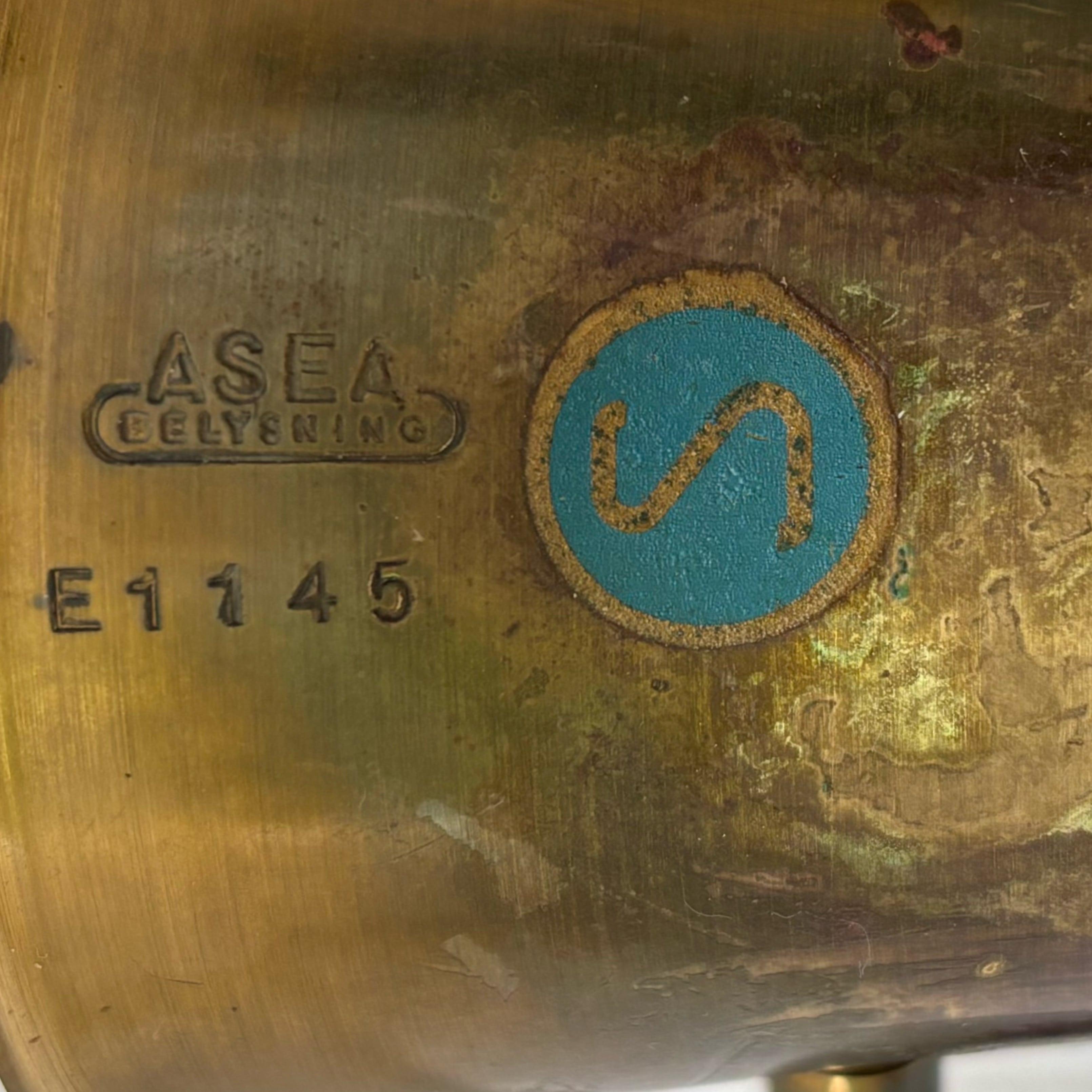 ASEA, modernist table lamp E1145, brass, Scandinavian design, Sweden, 1950s en vente 8