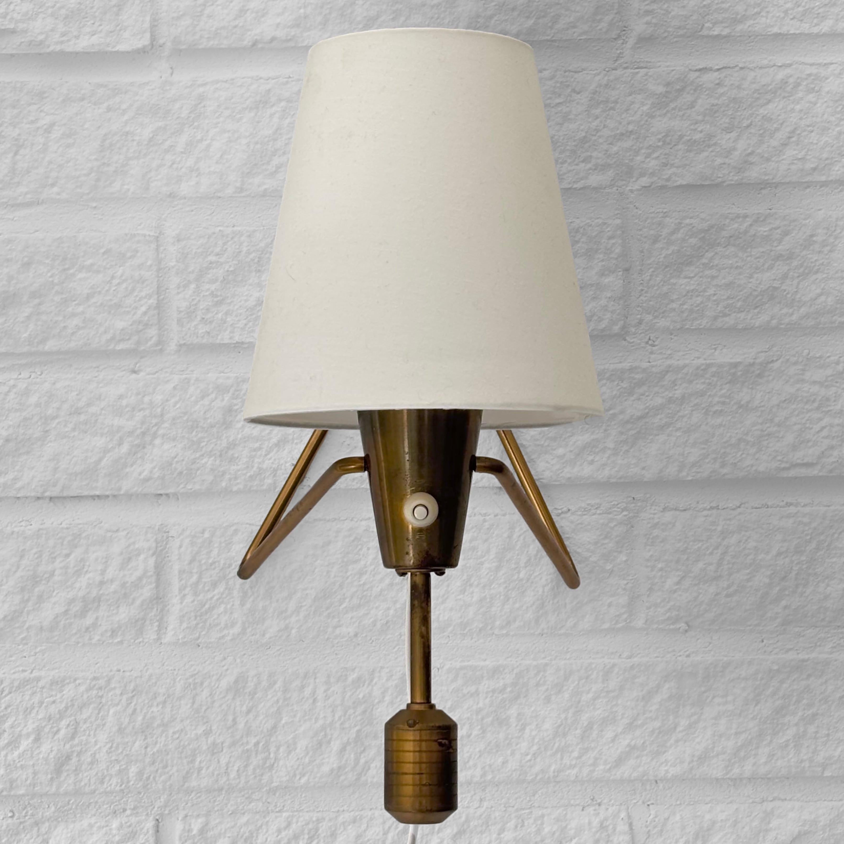 ASEA, modernist table lamp E1145, brass, Scandinavian design, Sweden, 1950s en vente 2
