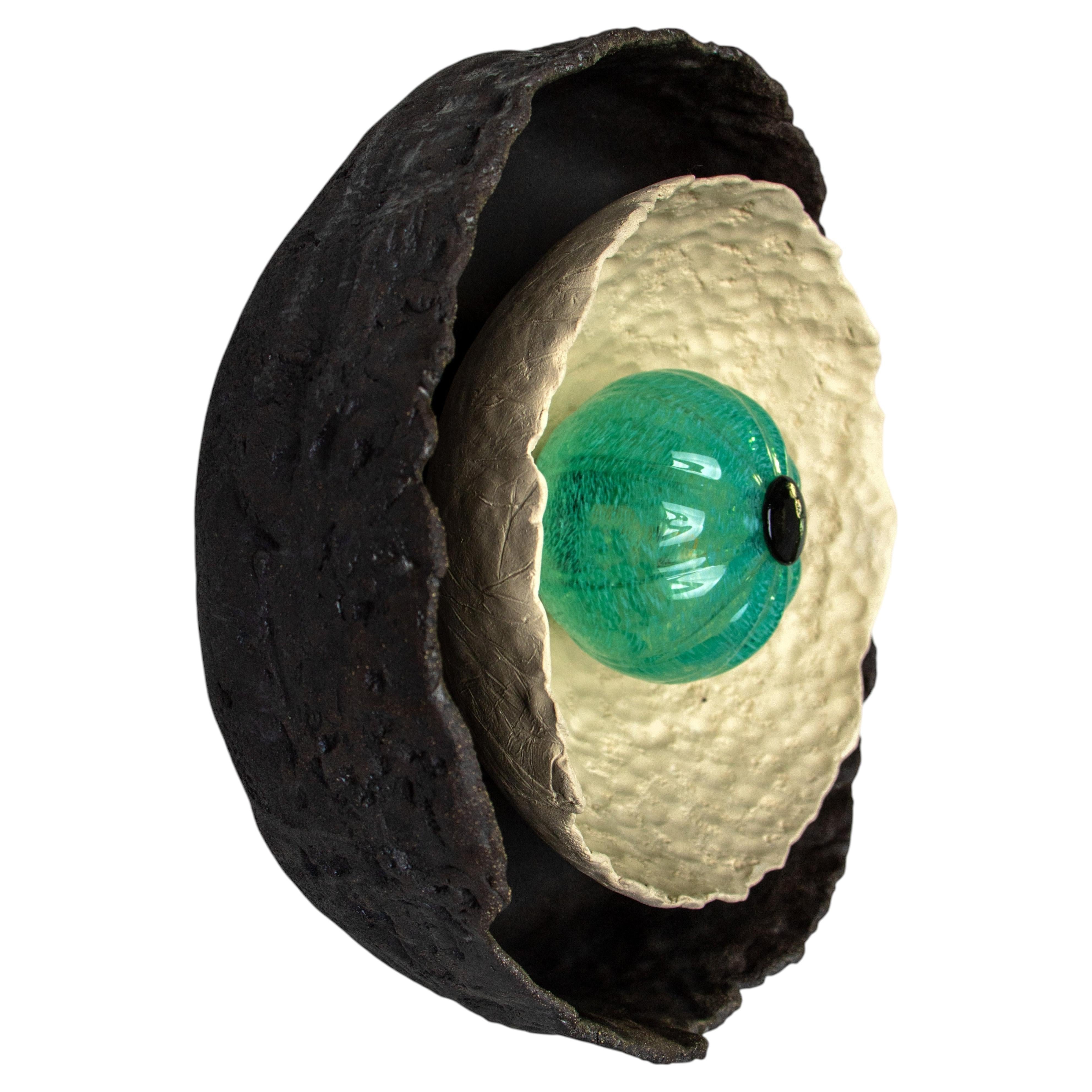 ASEA Nr. 26 Eye Skulpturale Wandleuchte aus Steingut und mundgeblasenem Glas