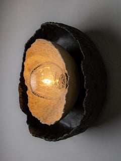 ASEA No. 26 Applique sculpturale en grès et verre soufflé à la main