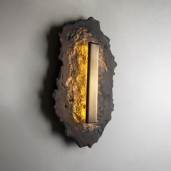 I.L.A. No. 3 L Applique scultorea in gres e ottone