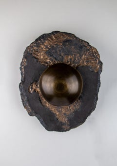 ASEA No. 7 Applique scultorea in gres e ottone